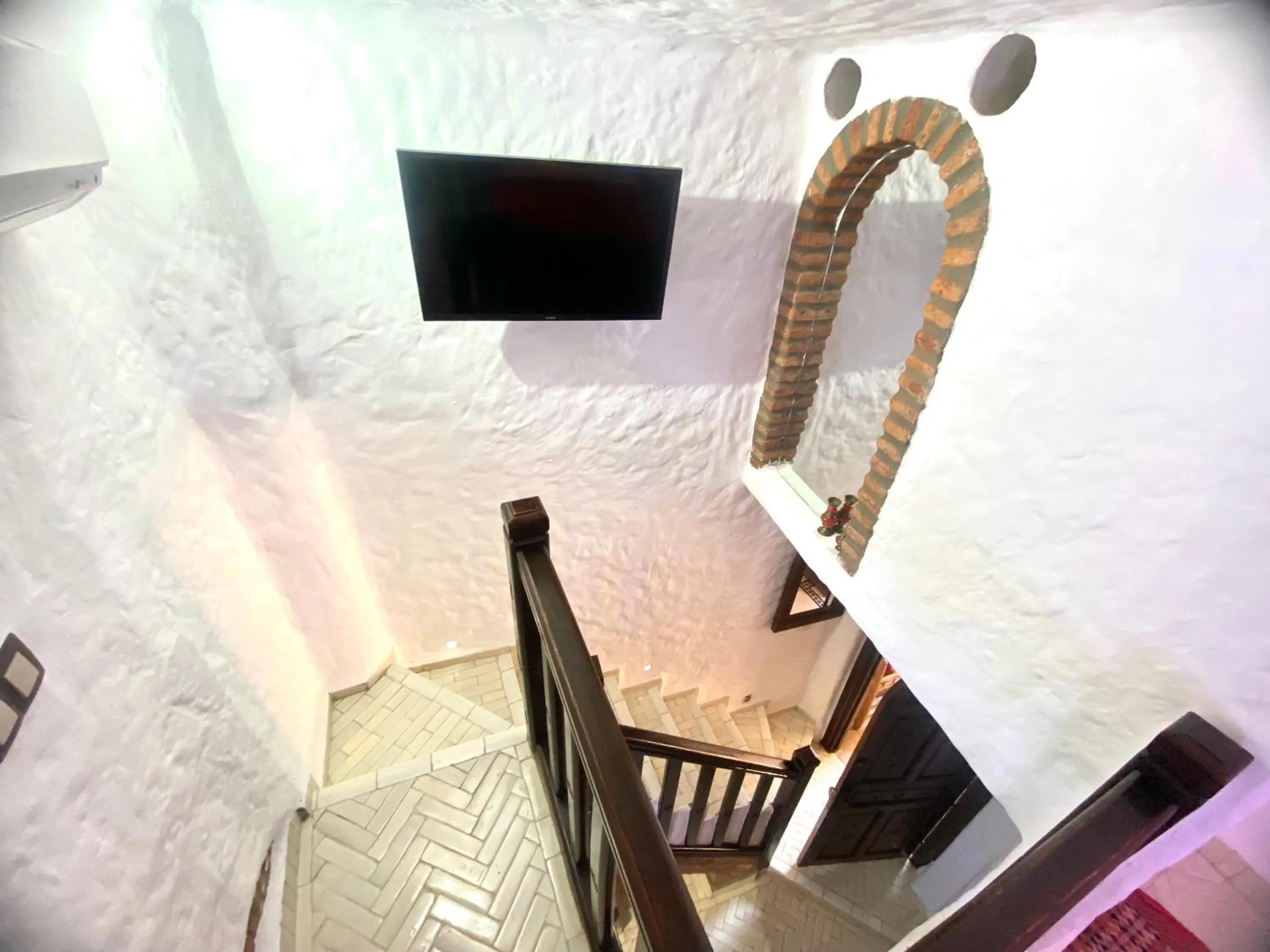 TV and multimedia in Riad Gharnata