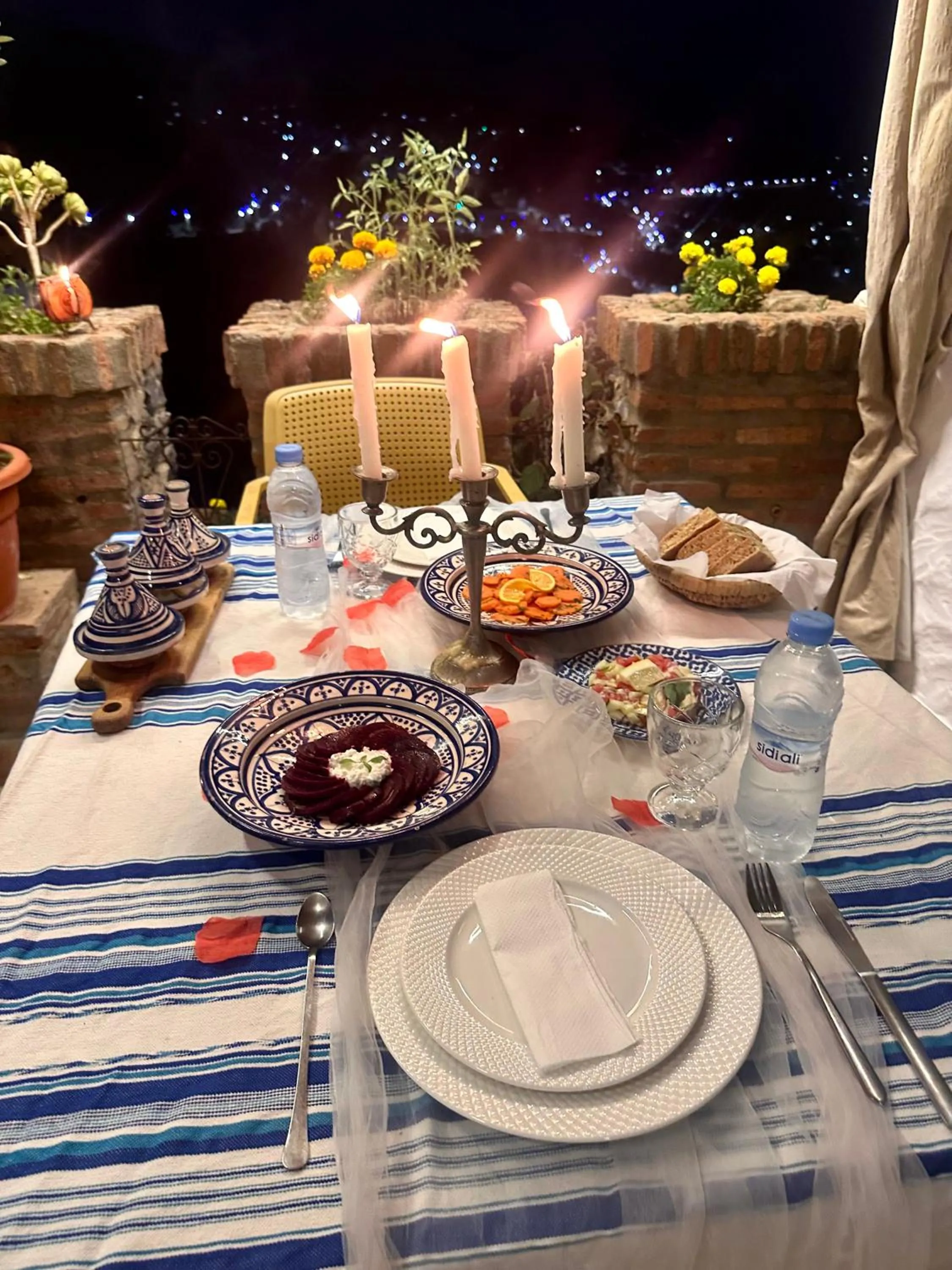 Restaurant/places to eat in Riad Gharnata