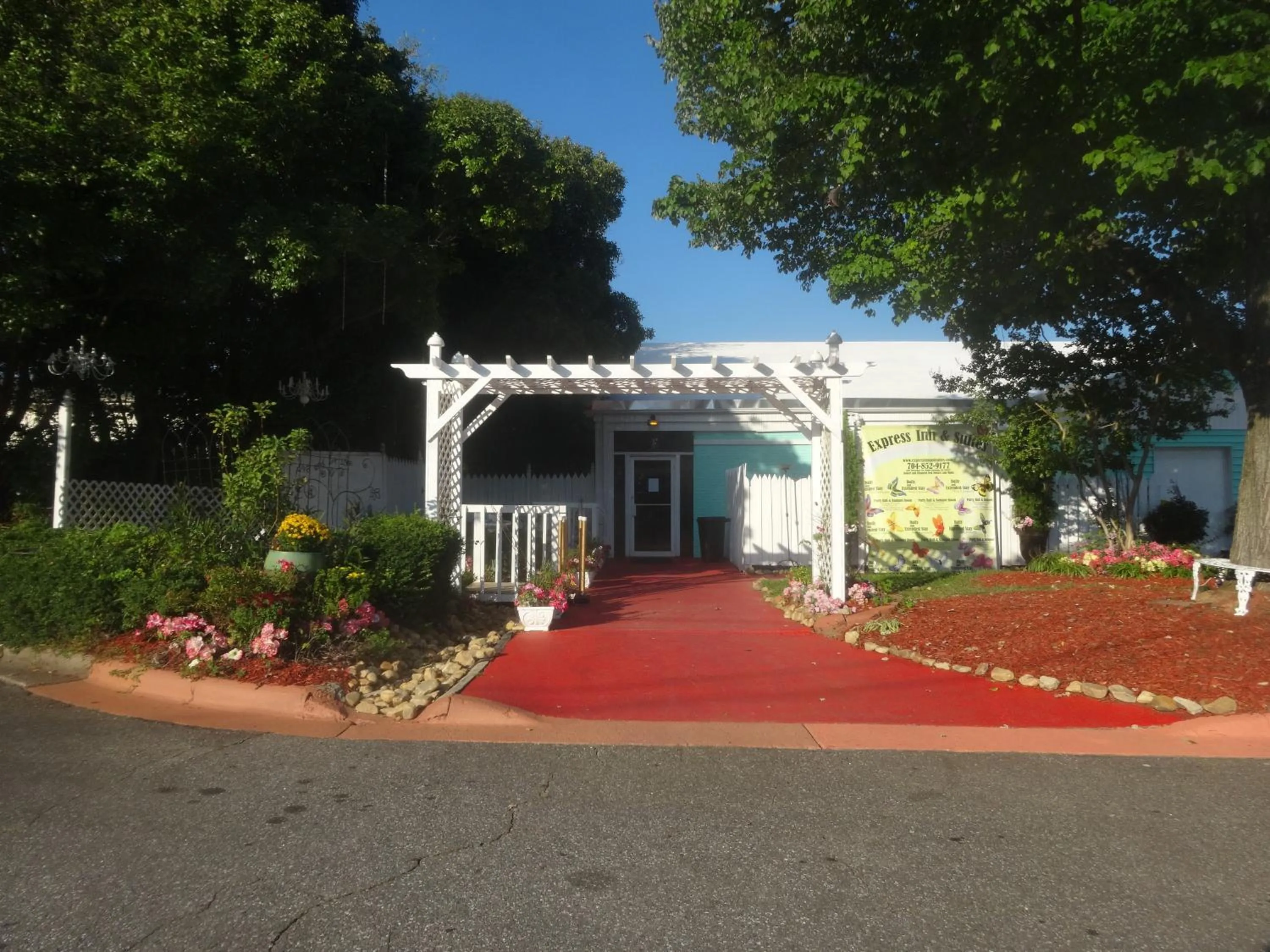 Garden in Express Inn and Suites