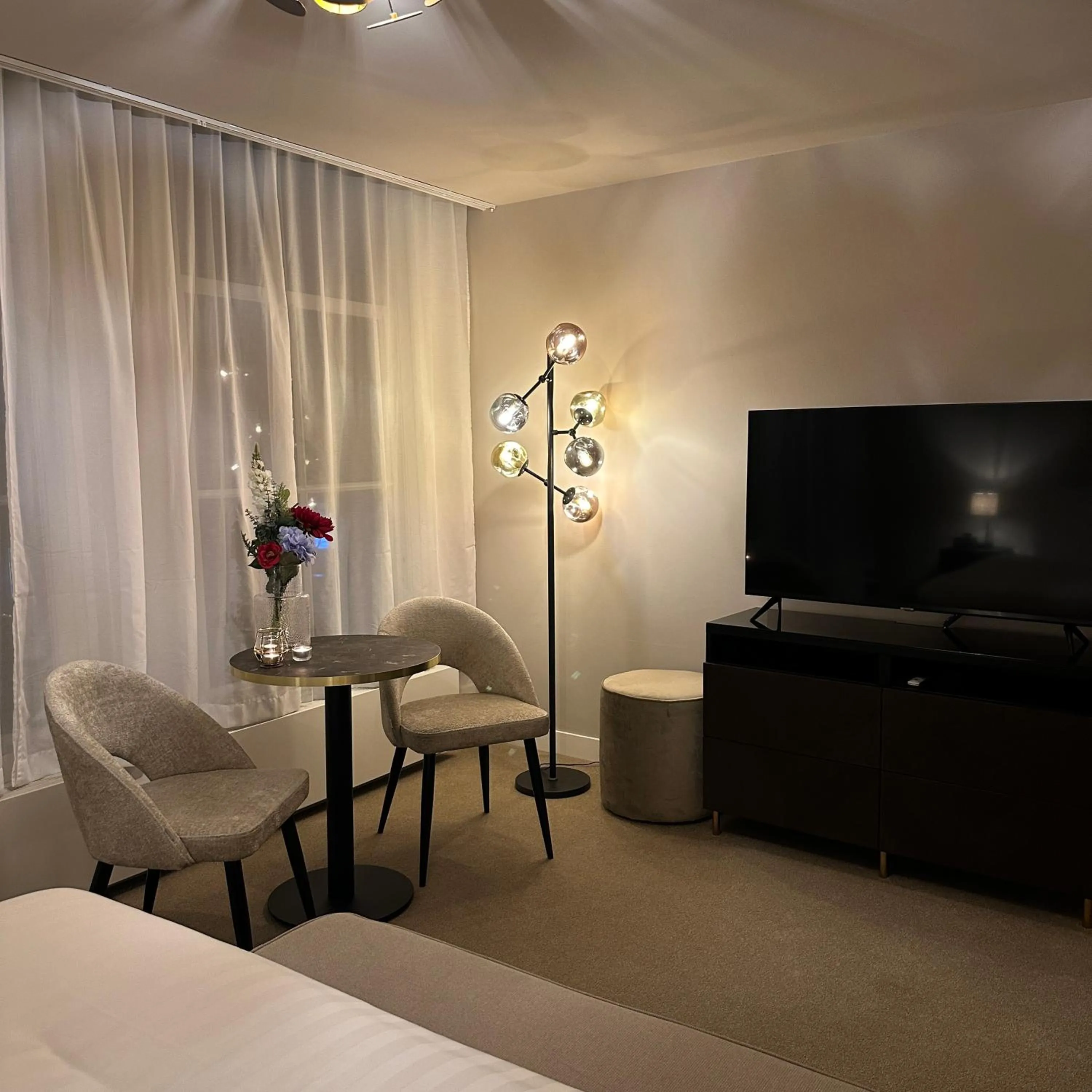 TV and multimedia, Bed in Hotel Grand Canal