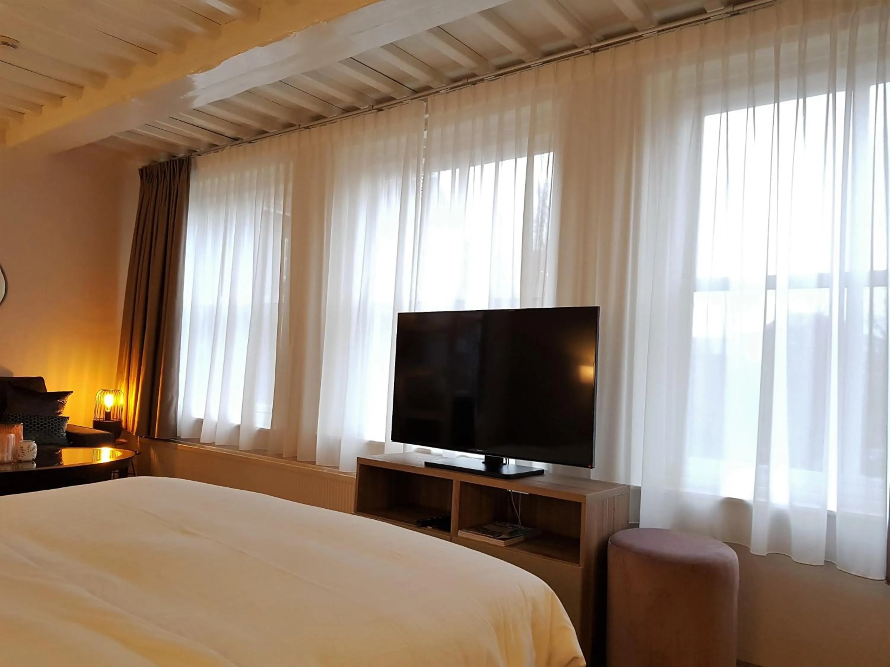 TV and multimedia, Bed in Hotel Grand Canal