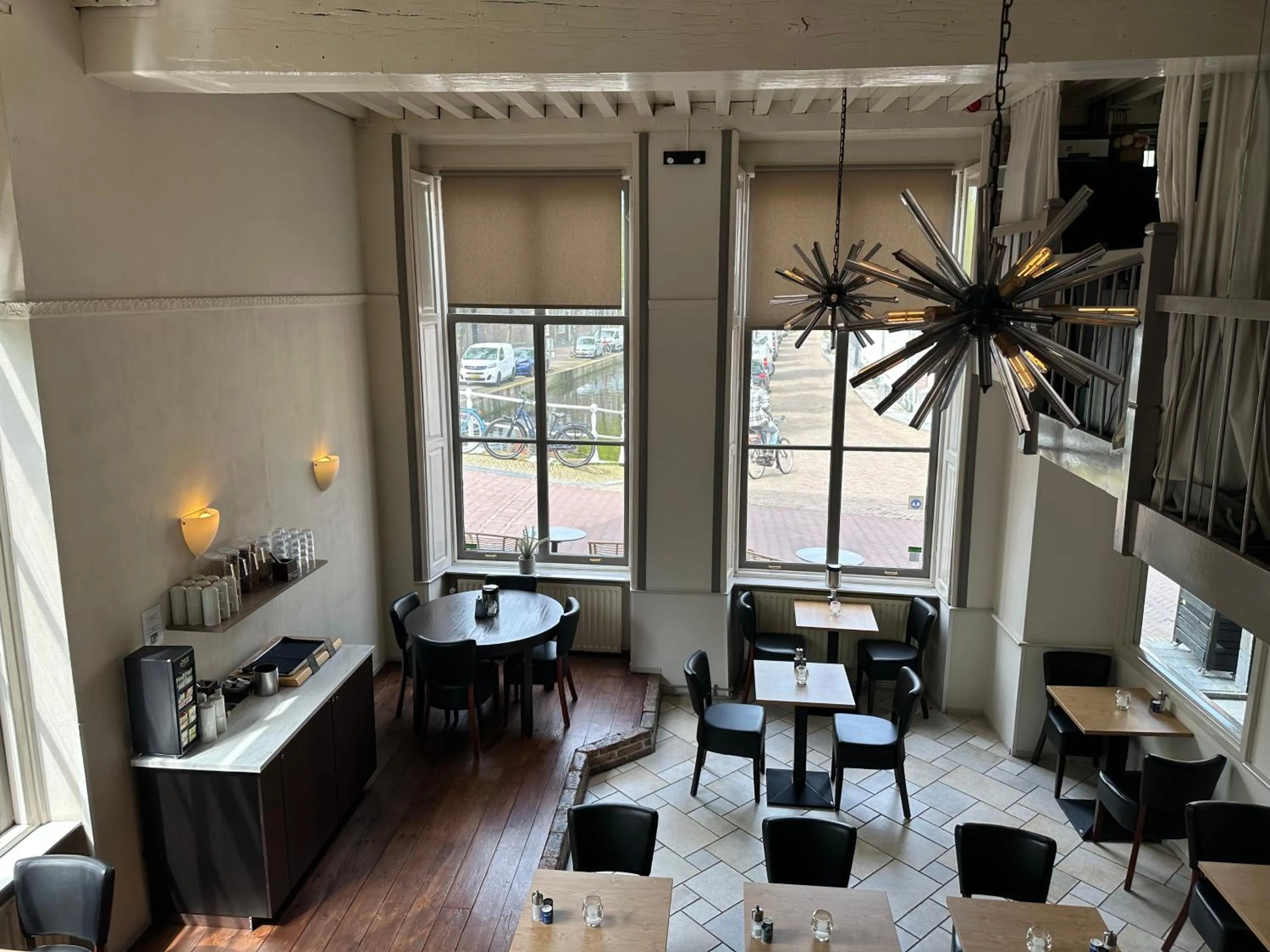 Restaurant/places to eat in Hotel Grand Canal