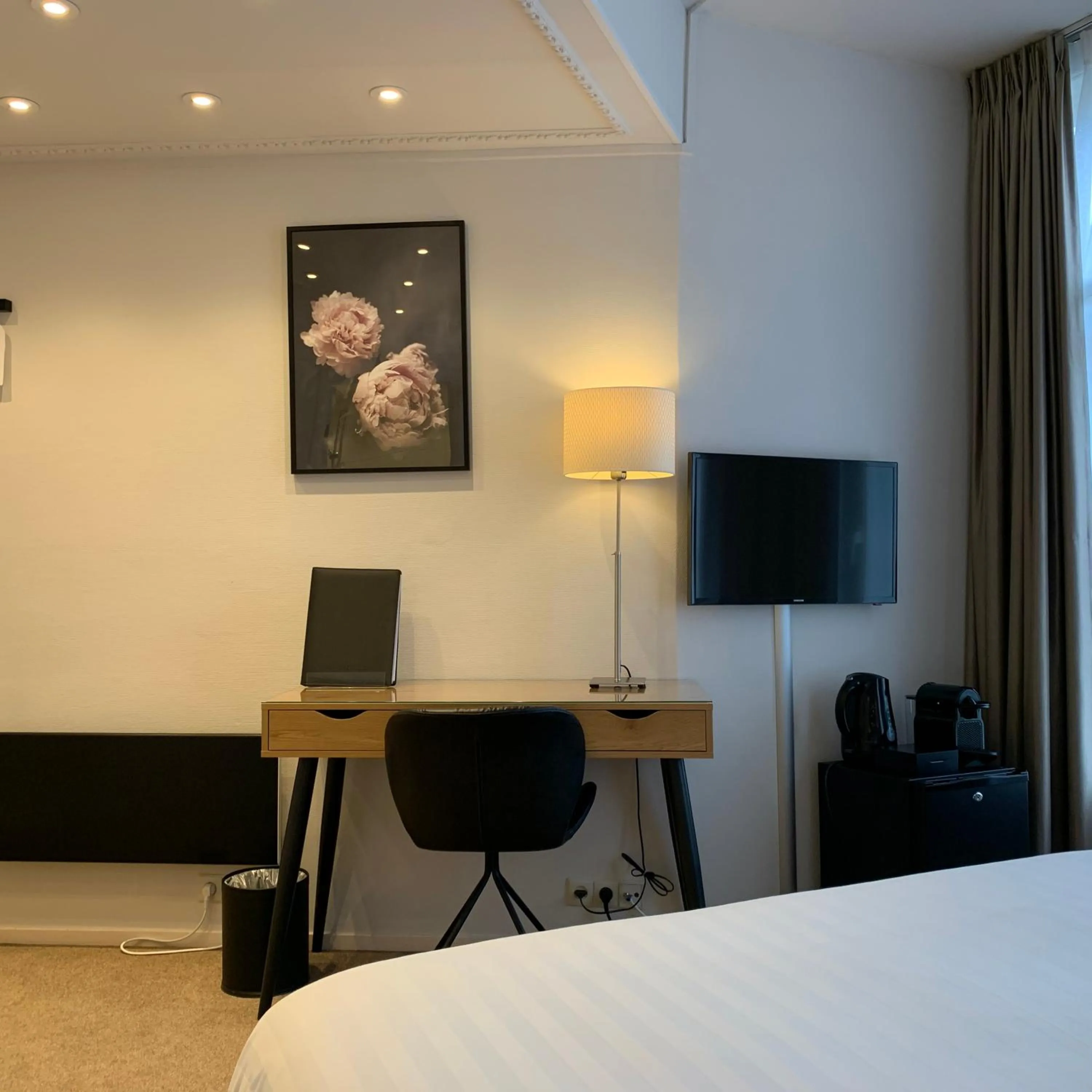 TV and multimedia, Bed in Hotel Grand Canal