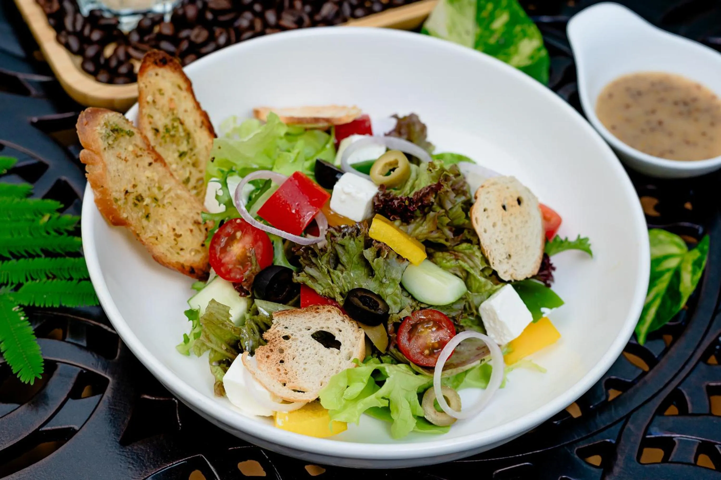 Food and drinks in Caravan Hotel by EHM