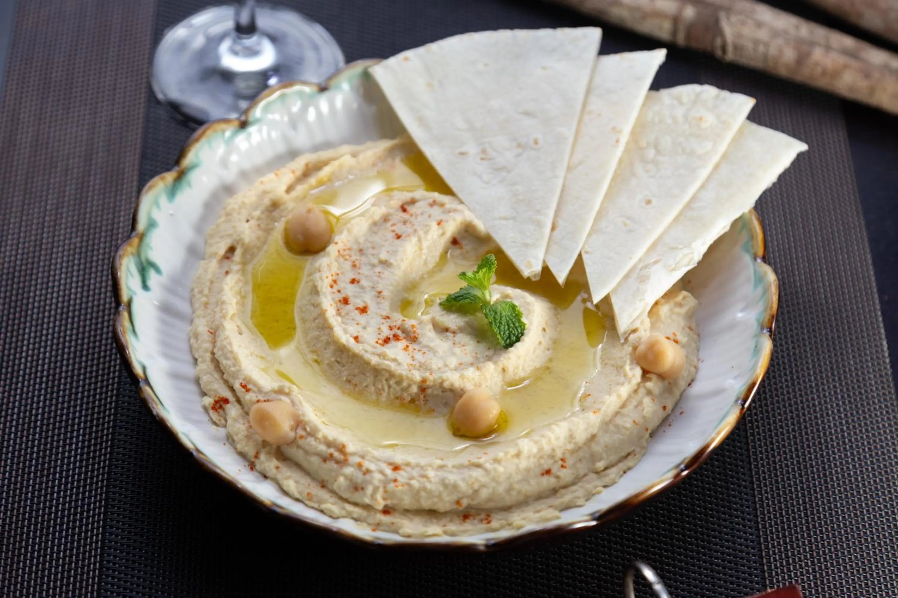 Food and drinks in Caravan Hotel by EHM