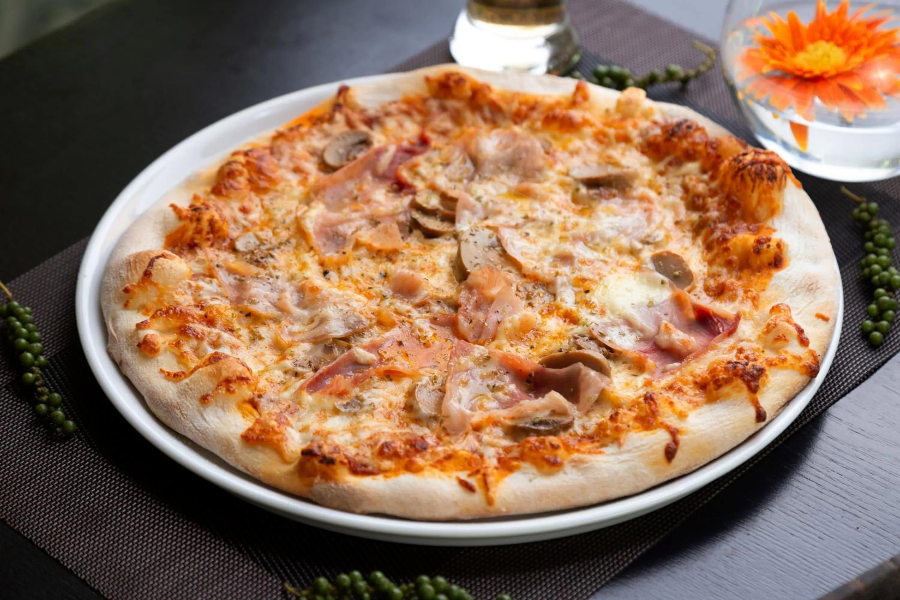 Food and drinks in Caravan Hotel by EHM