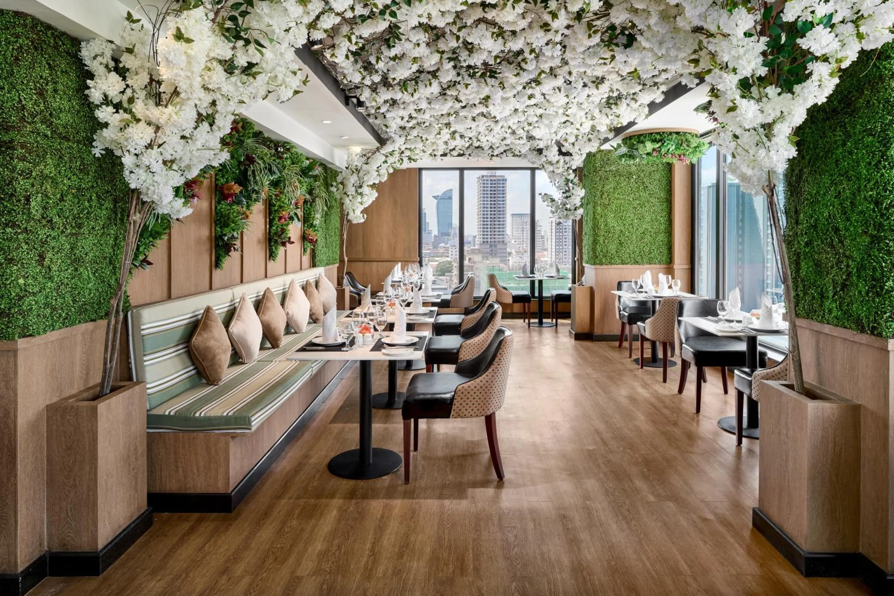 Restaurant/places to eat in Caravan Hotel by EHM