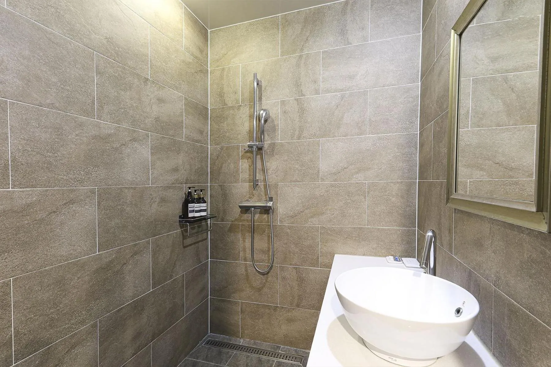 Shower in Hotel Gray