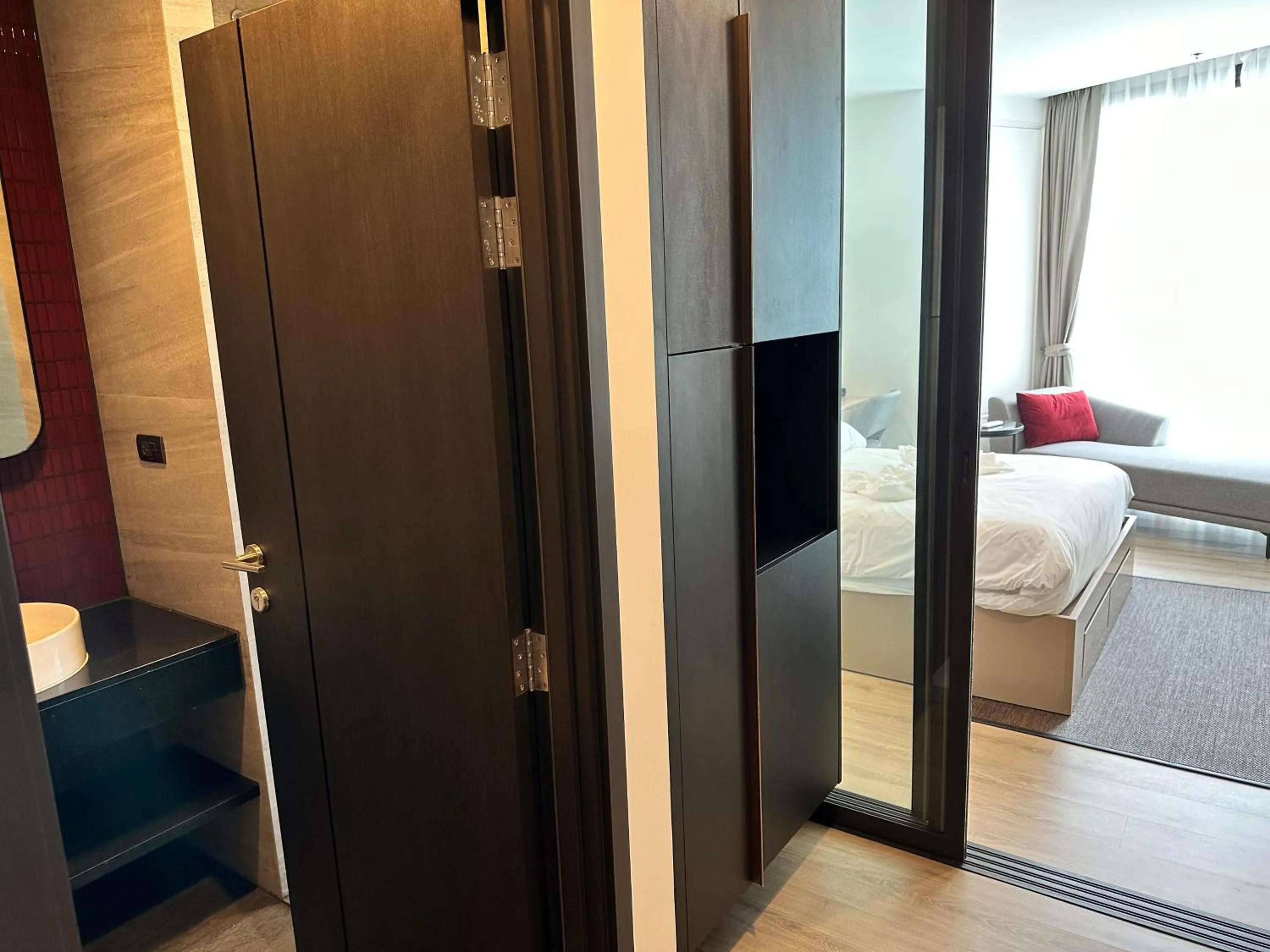 Photo of the whole room, Bed in EDGE Central Pattaya