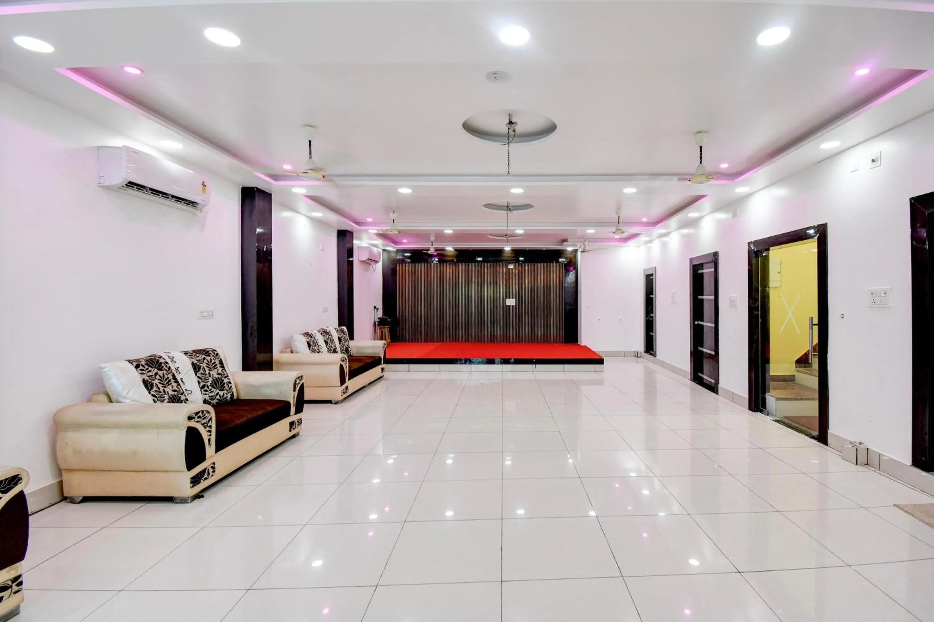 Lobby or reception in Super Hotel O Magadh Guest House