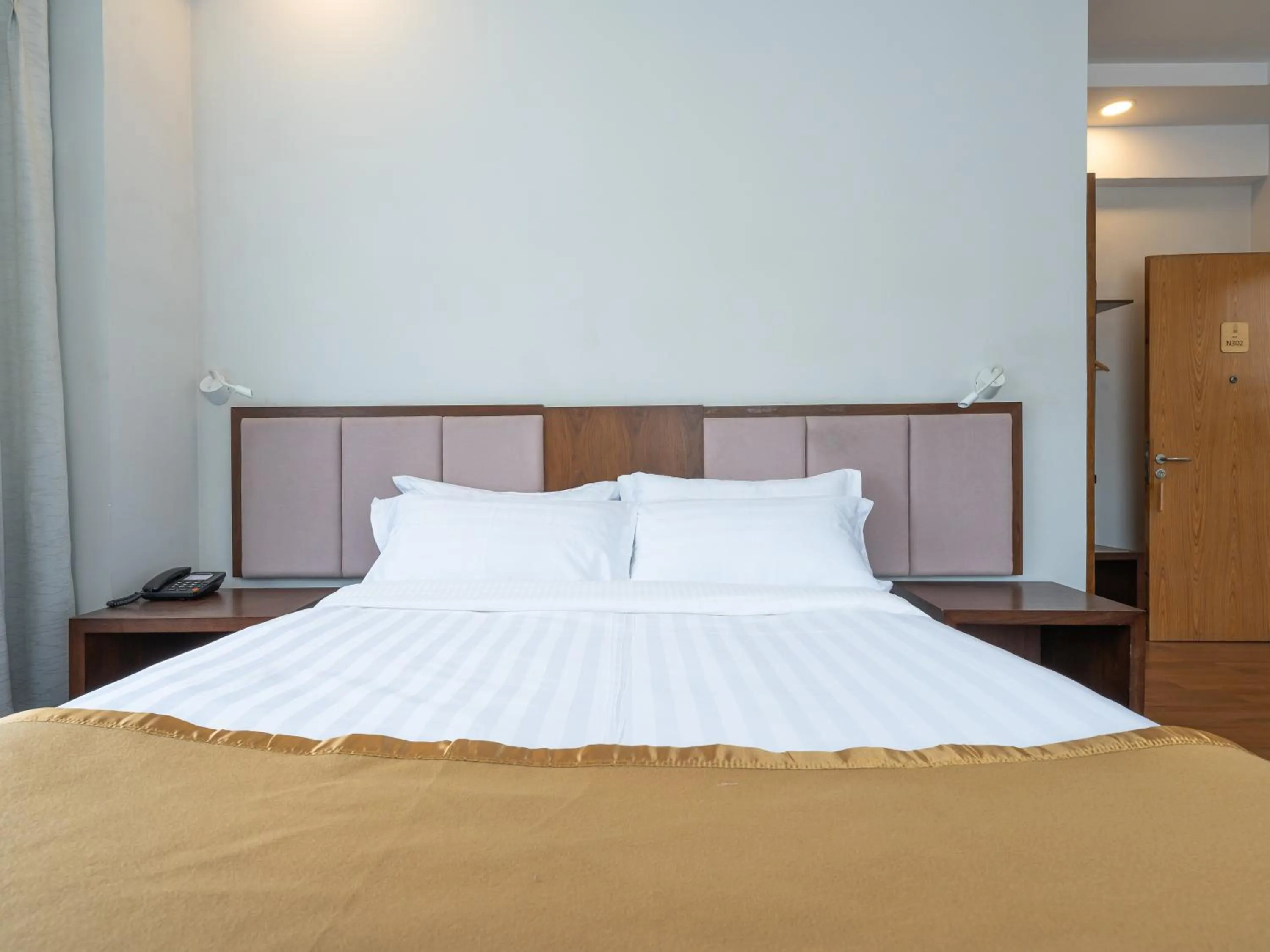 Property building, Bed in Hotel Samye - Best Hotel In Thimphu