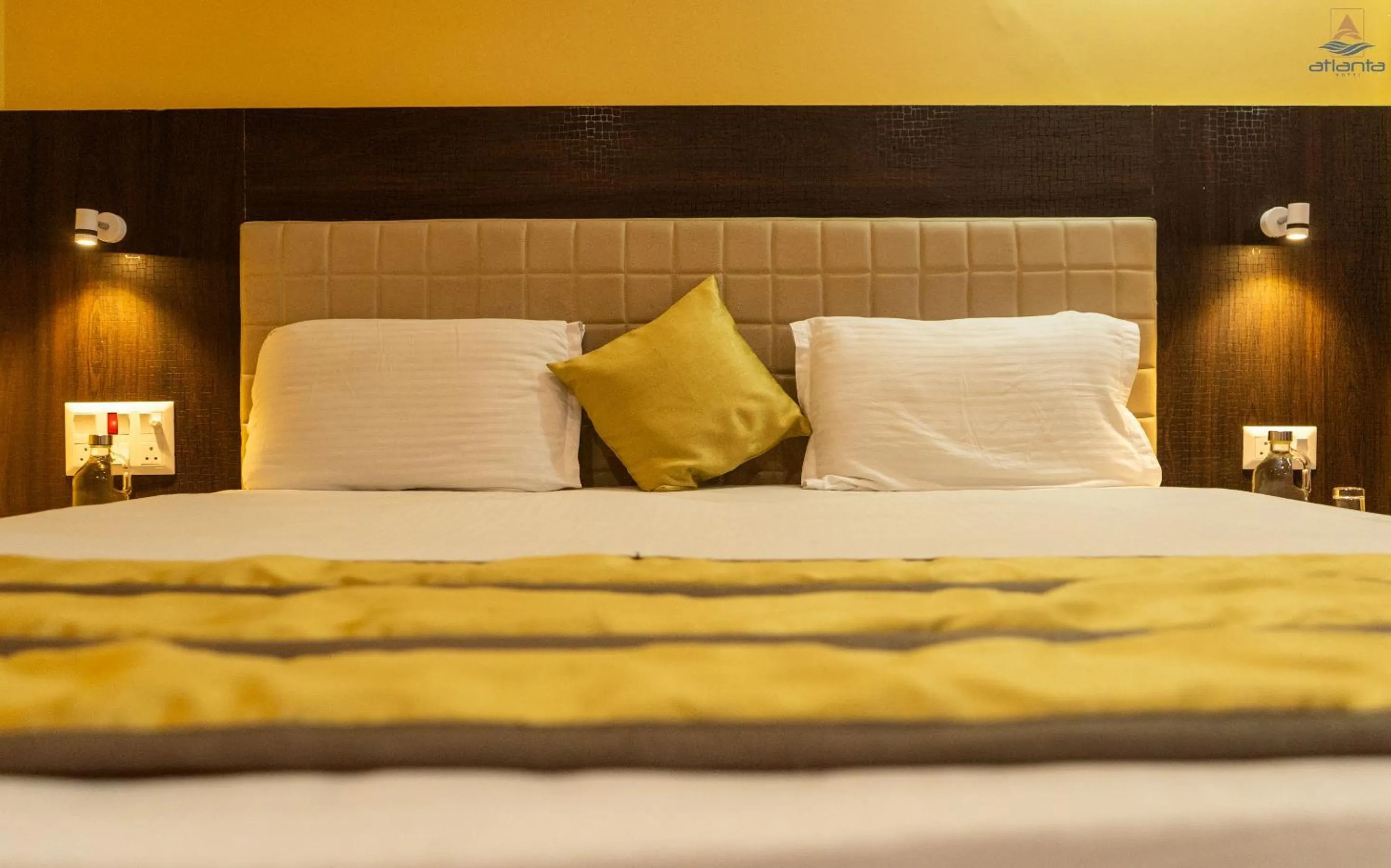 Photo of the whole room, Bed in Hotel Atlanta - A Seaview Hotel