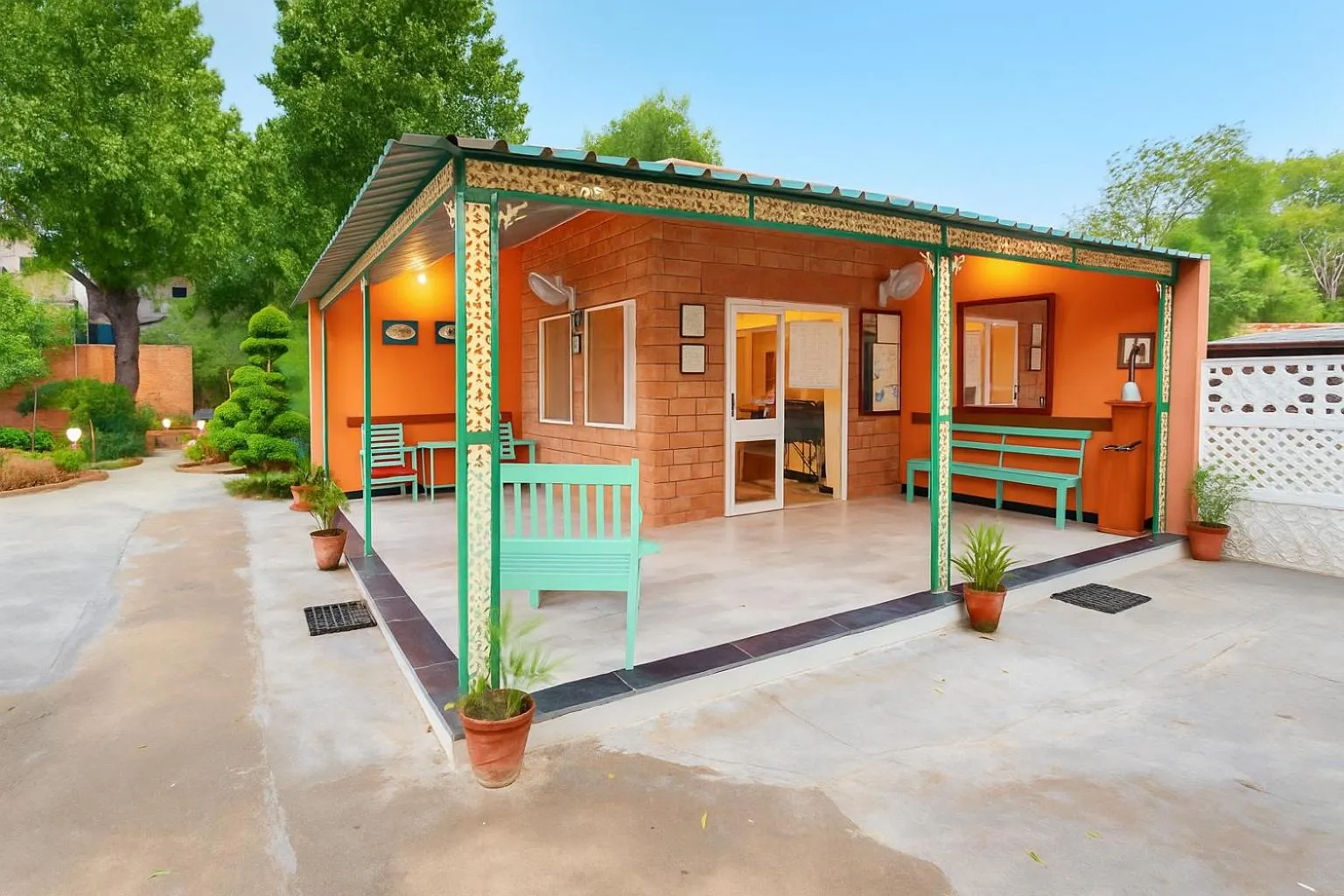 Lounge or bar in Hotel Inn Season - Art Deco Heritage Hotel in Jodhpur