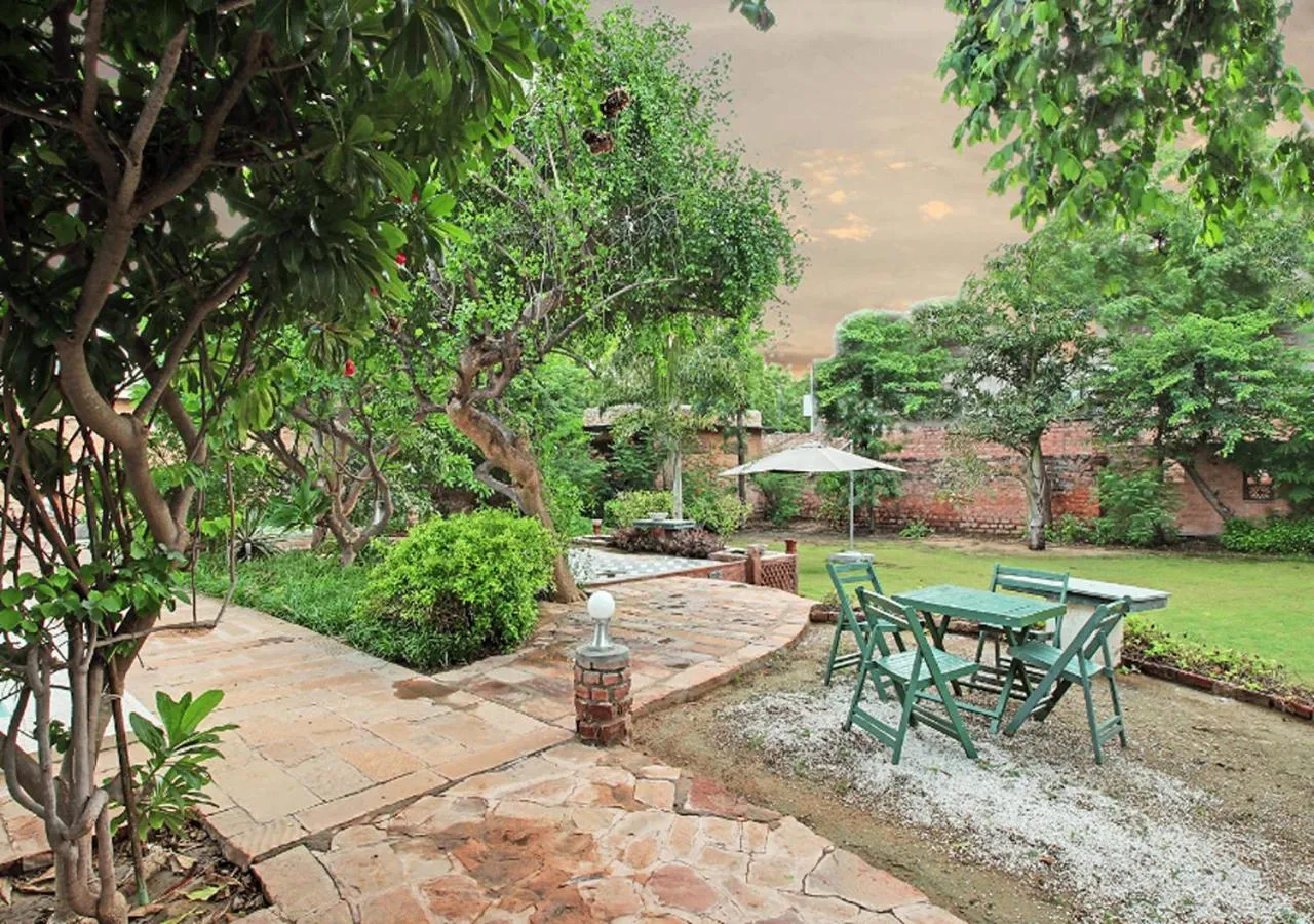 Garden view in Hotel Inn Season - Art Deco Heritage Hotel in Jodhpur