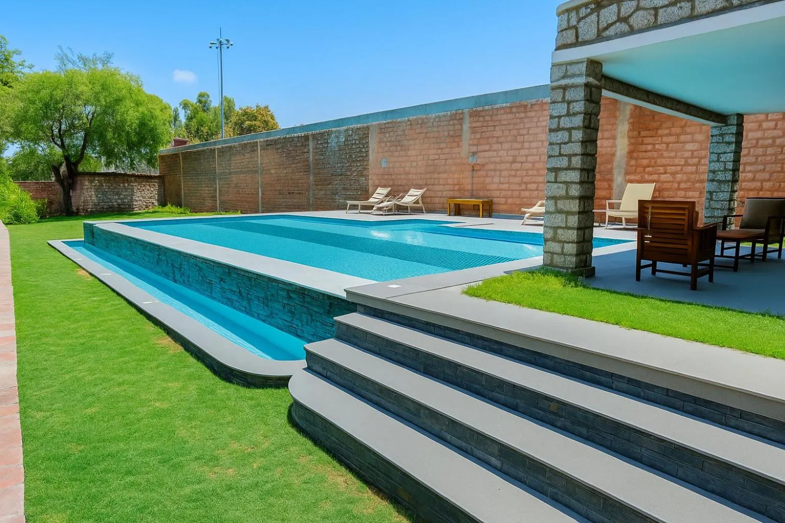 Swimming pool in Hotel Inn Season - Art Deco Heritage Hotel in Jodhpur
