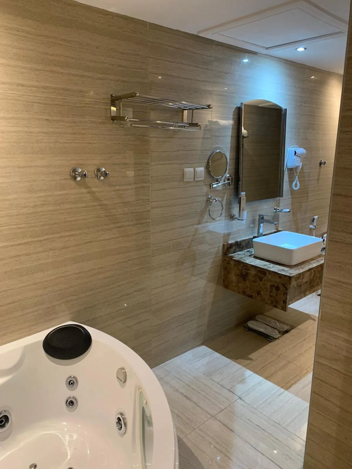 Bathroom in Helat Hotel