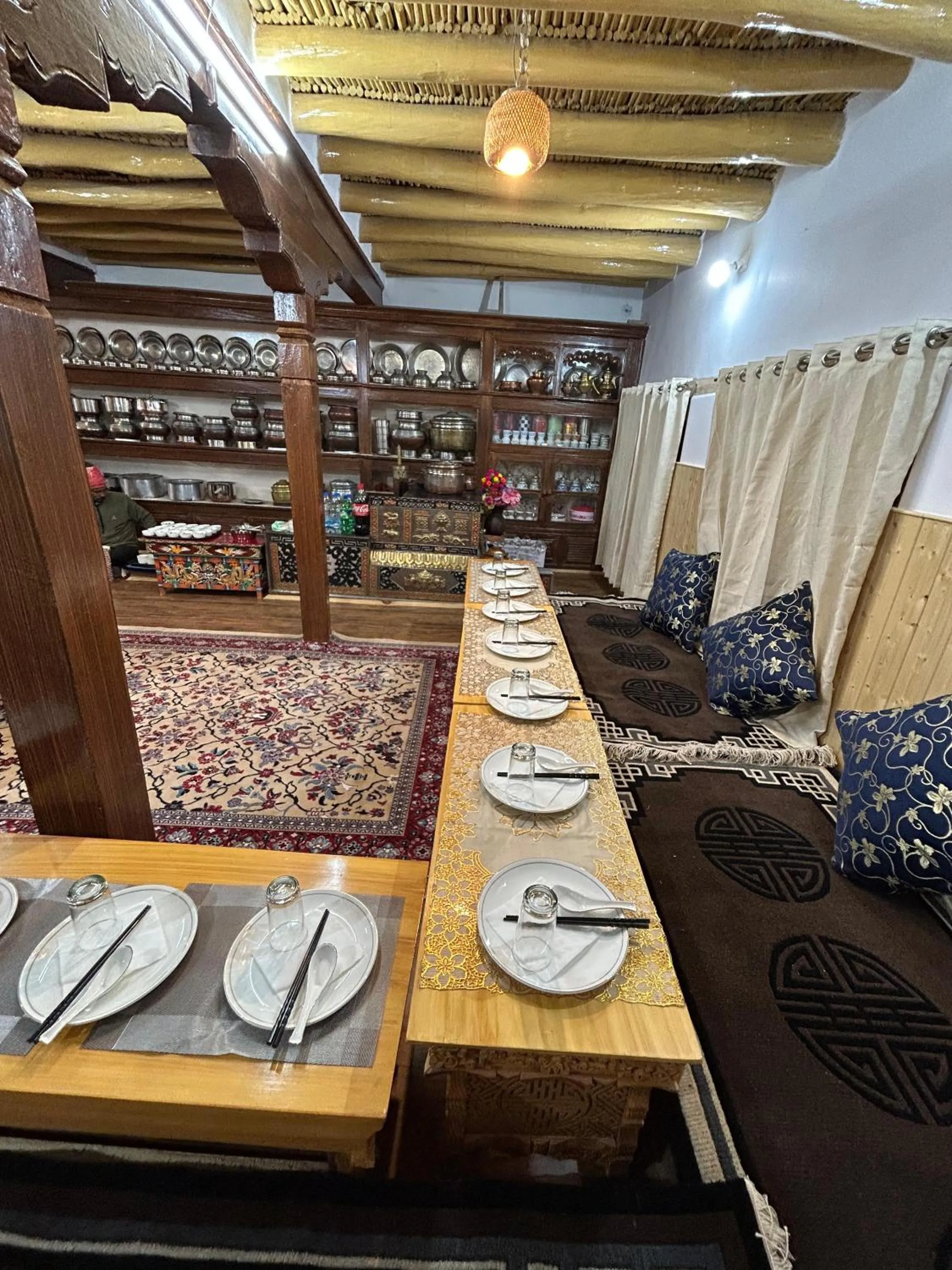 Restaurant/places to eat in Shalla Heritage