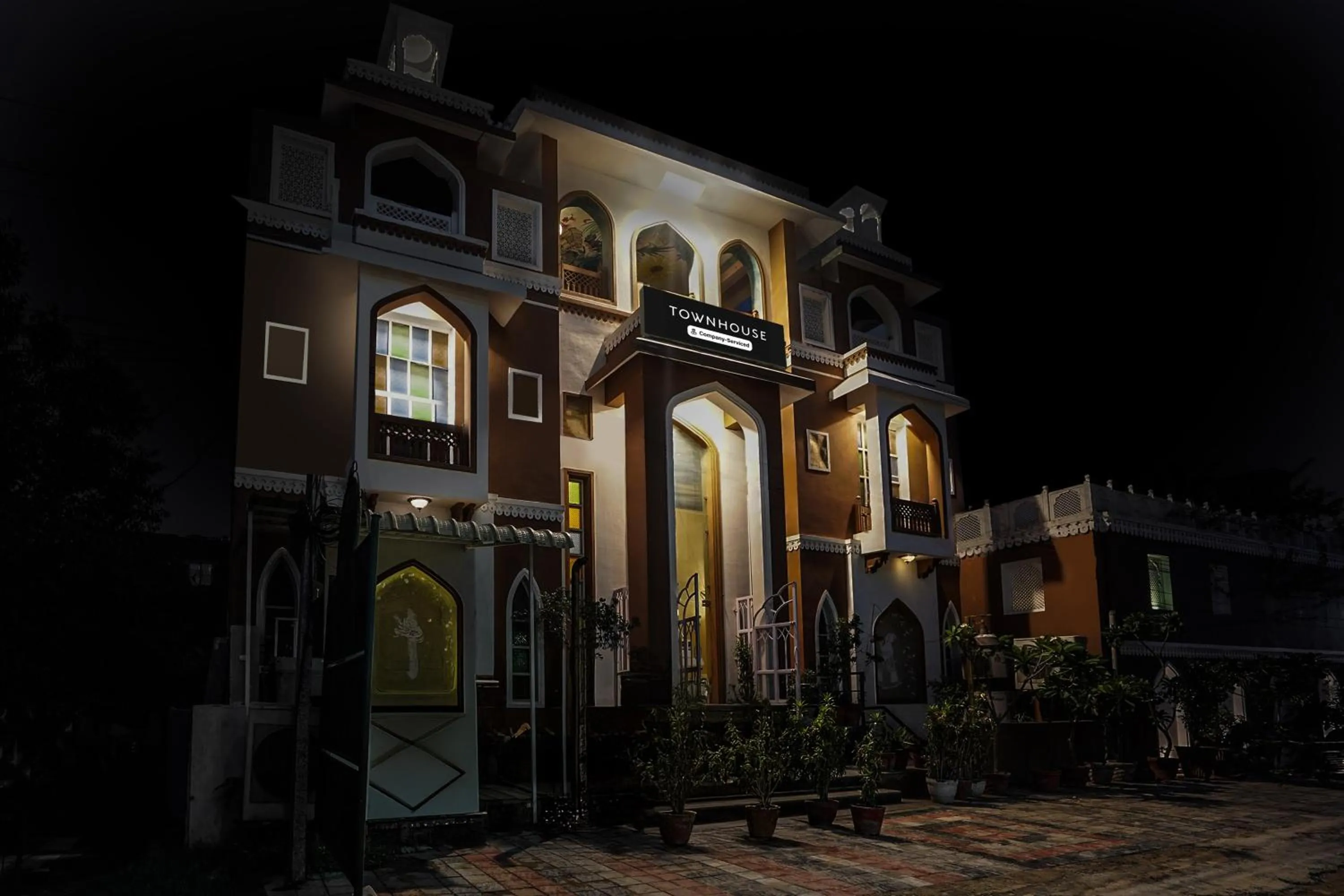 Facade/entrance in Super Townhouse Mansarovar Near Metro Station Formerly Dev Villas