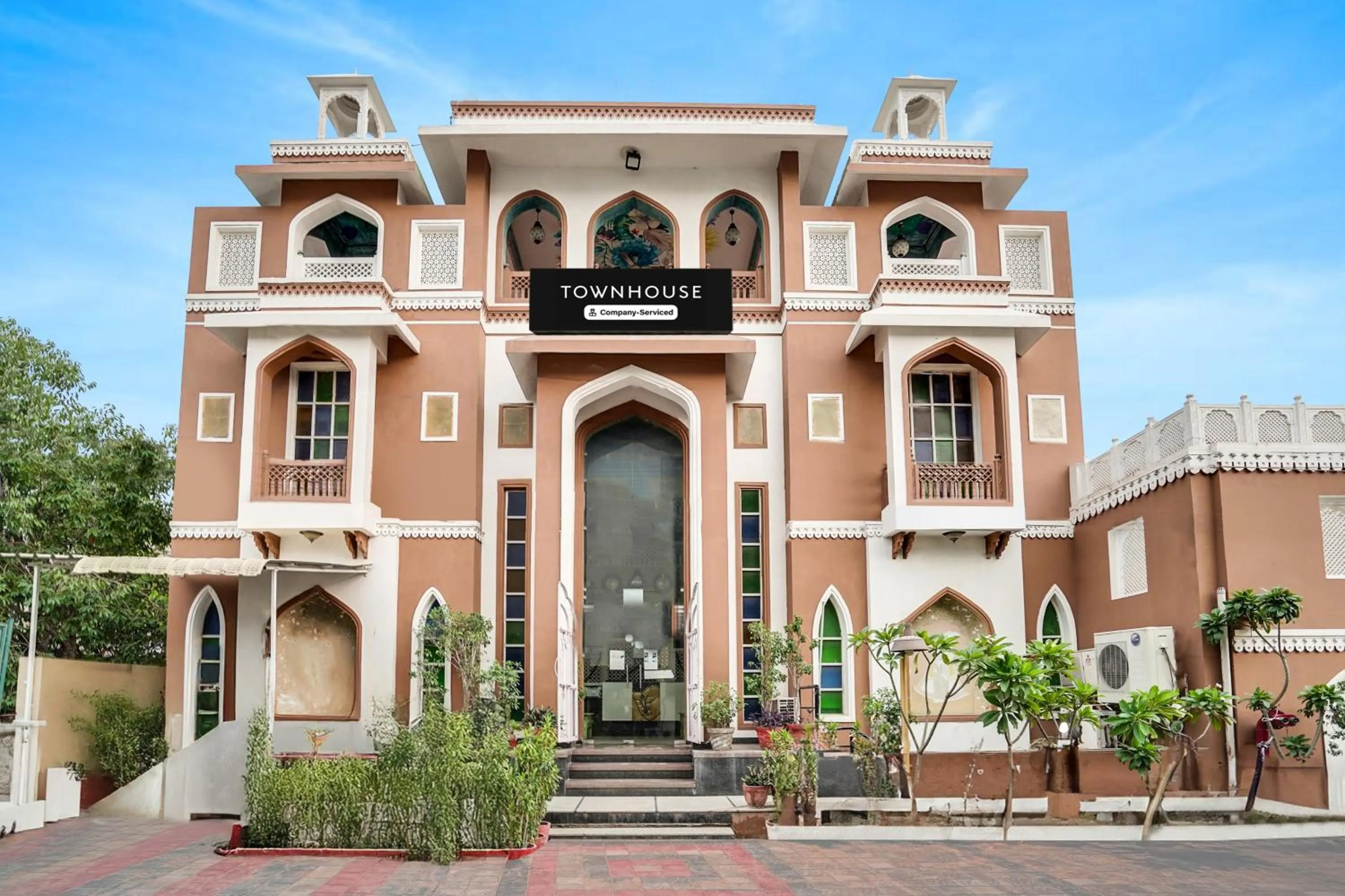 Facade/entrance in Super Townhouse Mansarovar Near Metro Station Formerly Dev Villas