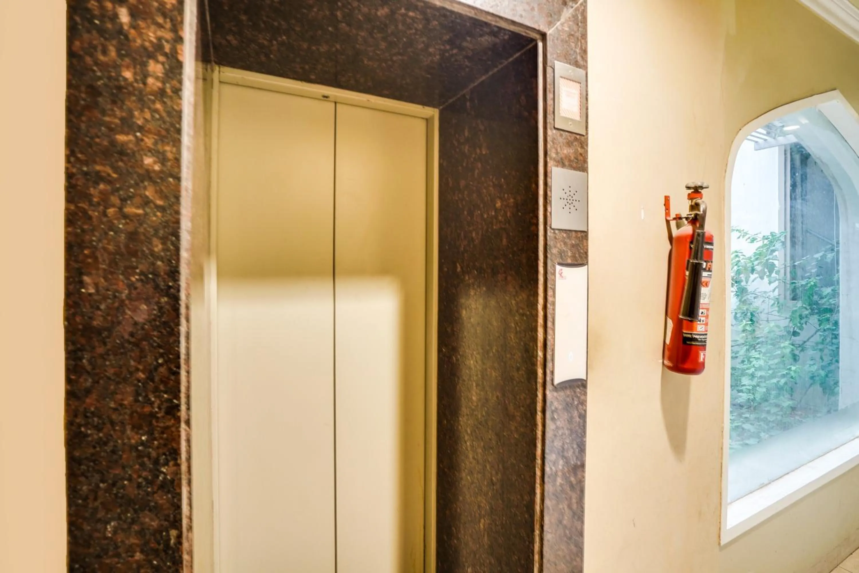 Lobby or reception in Super Townhouse Mansarovar Near Metro Station Formerly Dev Villas