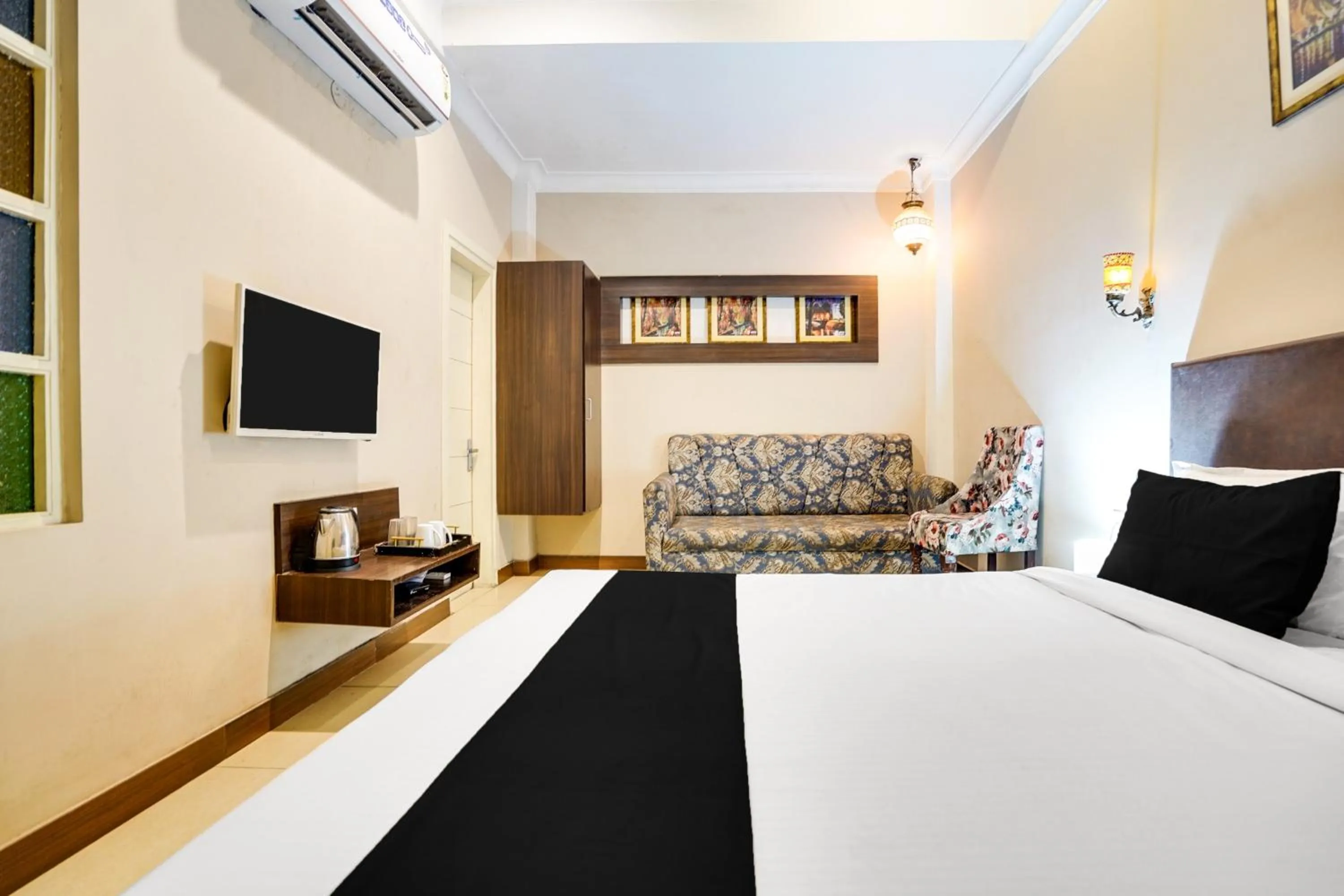 Bedroom, Bed in Super Townhouse Mansarovar Near Metro Station Formerly Dev Villas