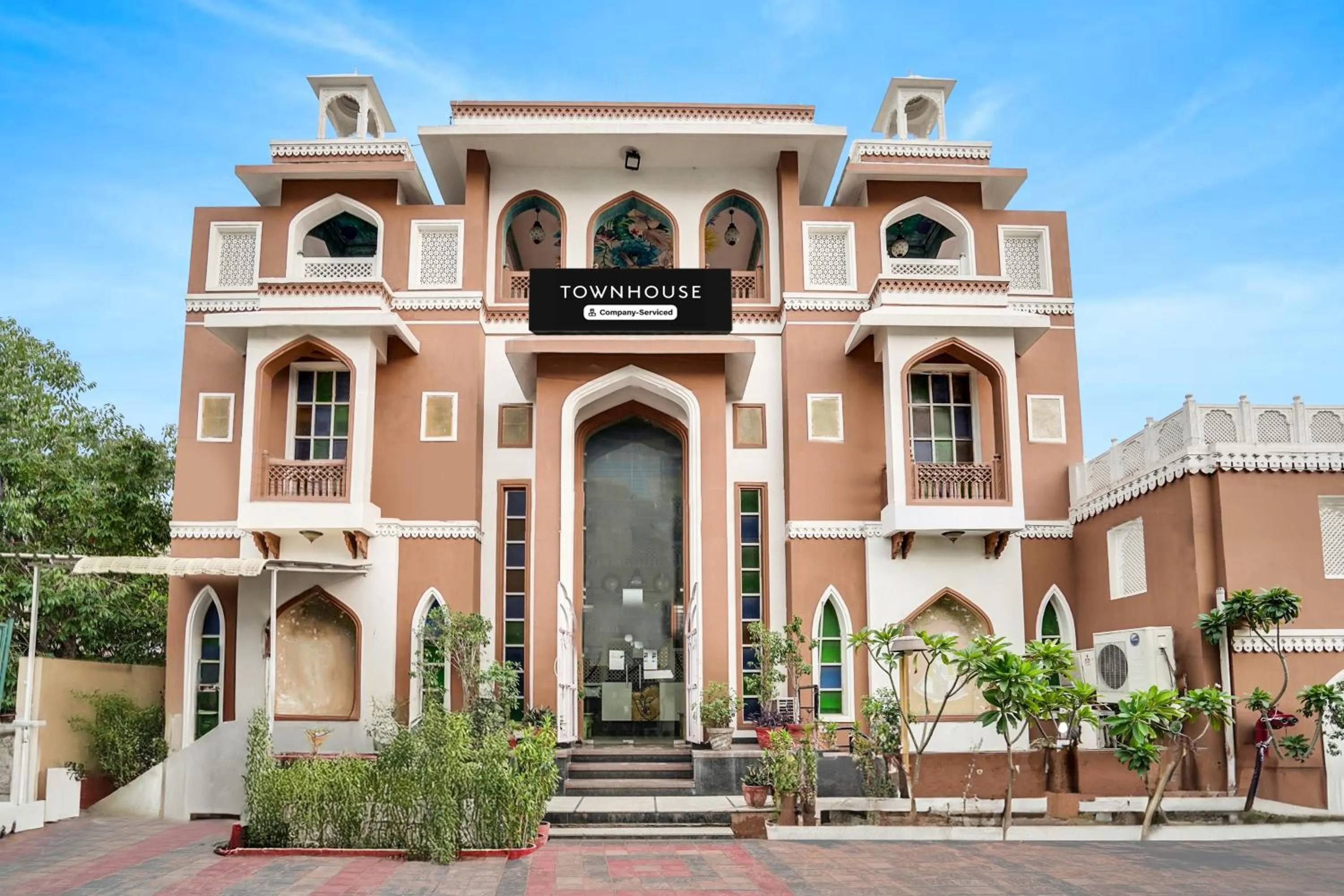 Facade/entrance in Super Townhouse Mansarovar Near Metro Station Formerly Dev Villas