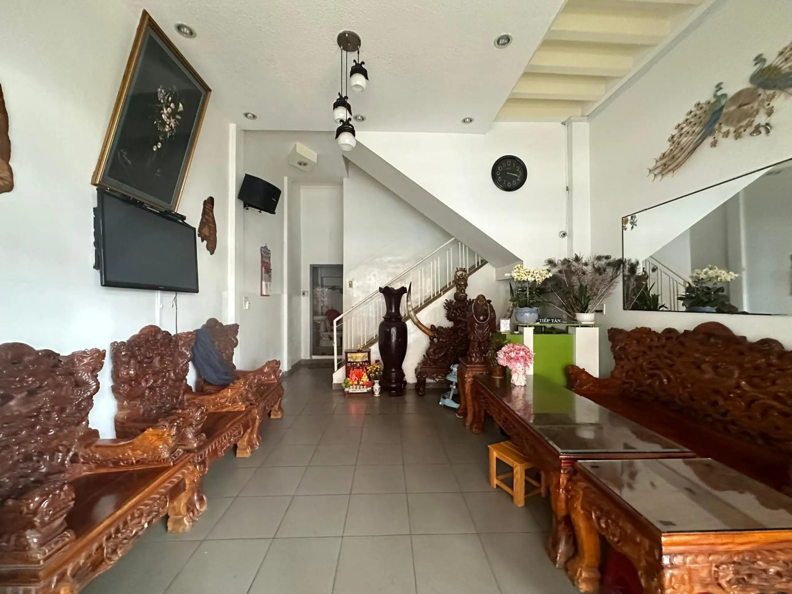 Lobby or reception in OYO 1233 Yen Quyen Hotel