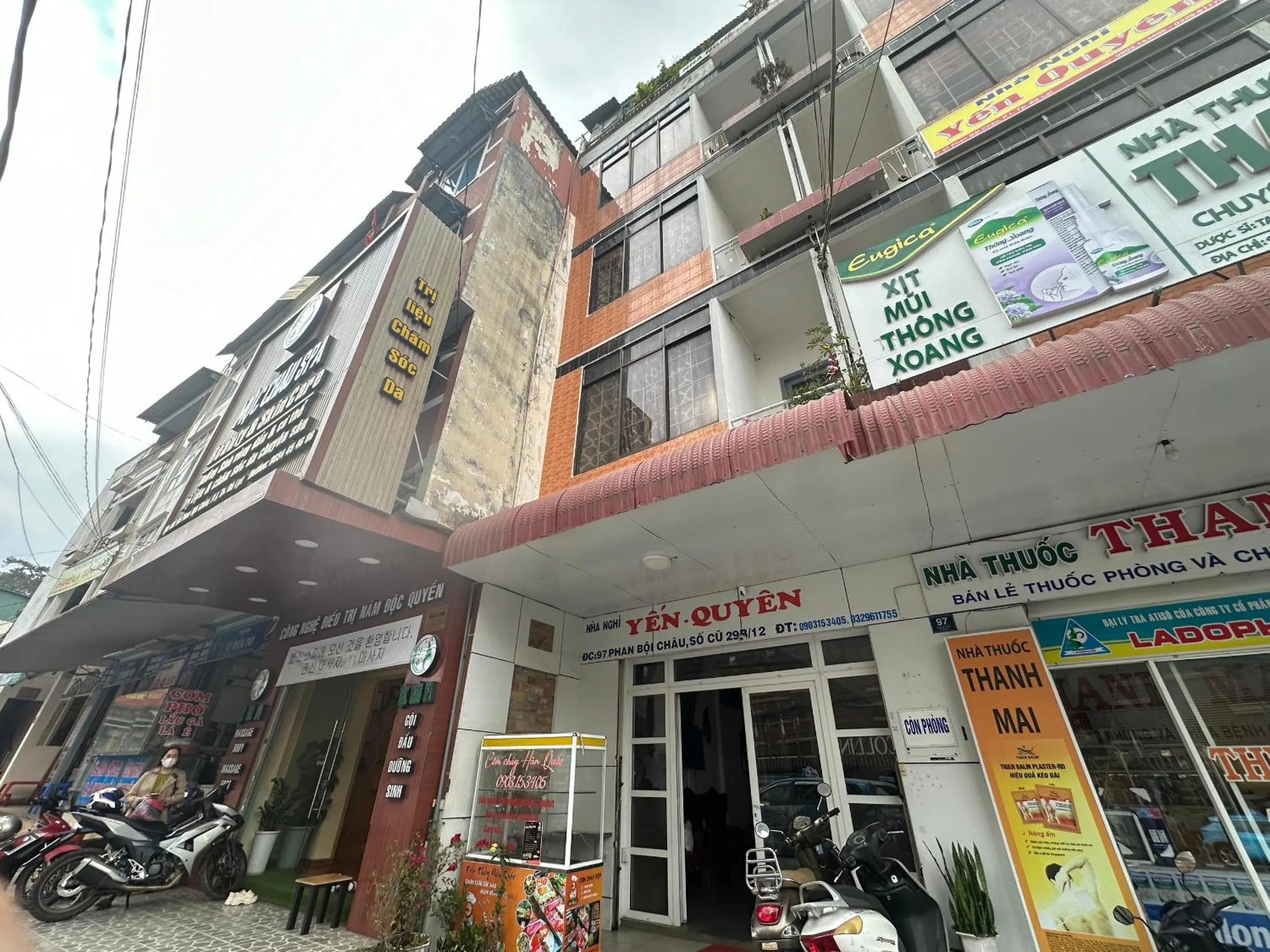 Facade/entrance in OYO 1233 Yen Quyen Hotel