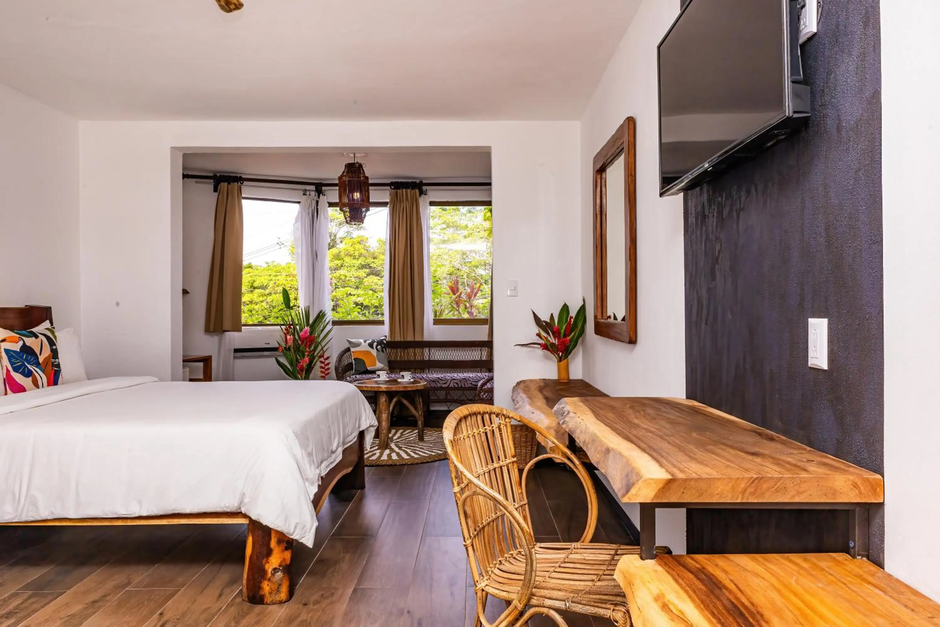 Living room, Bed in ECOTICA Boutique Hotel