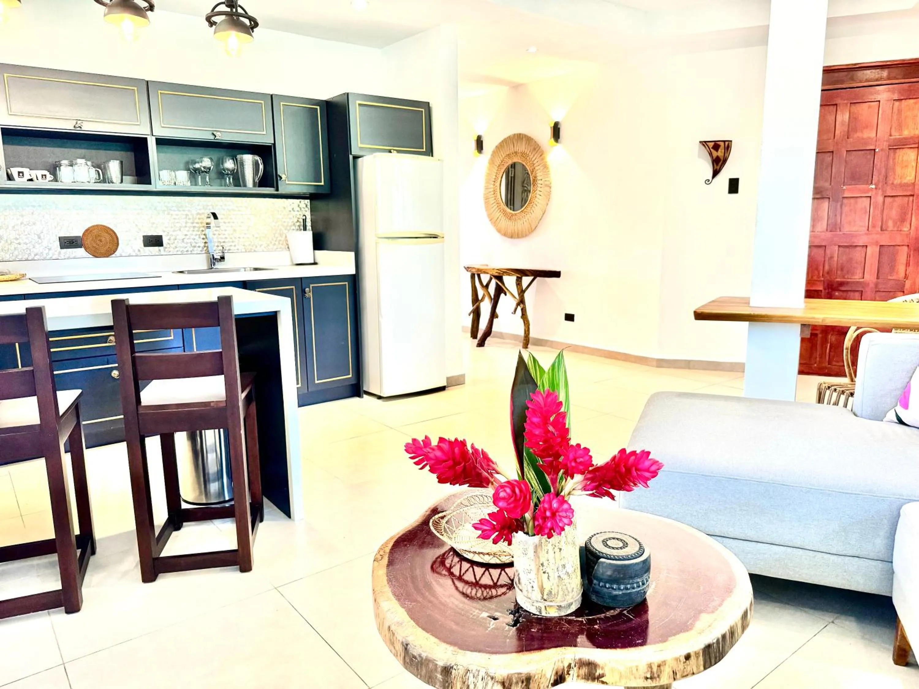 Kitchen or kitchenette in ECOTICA Boutique Hotel