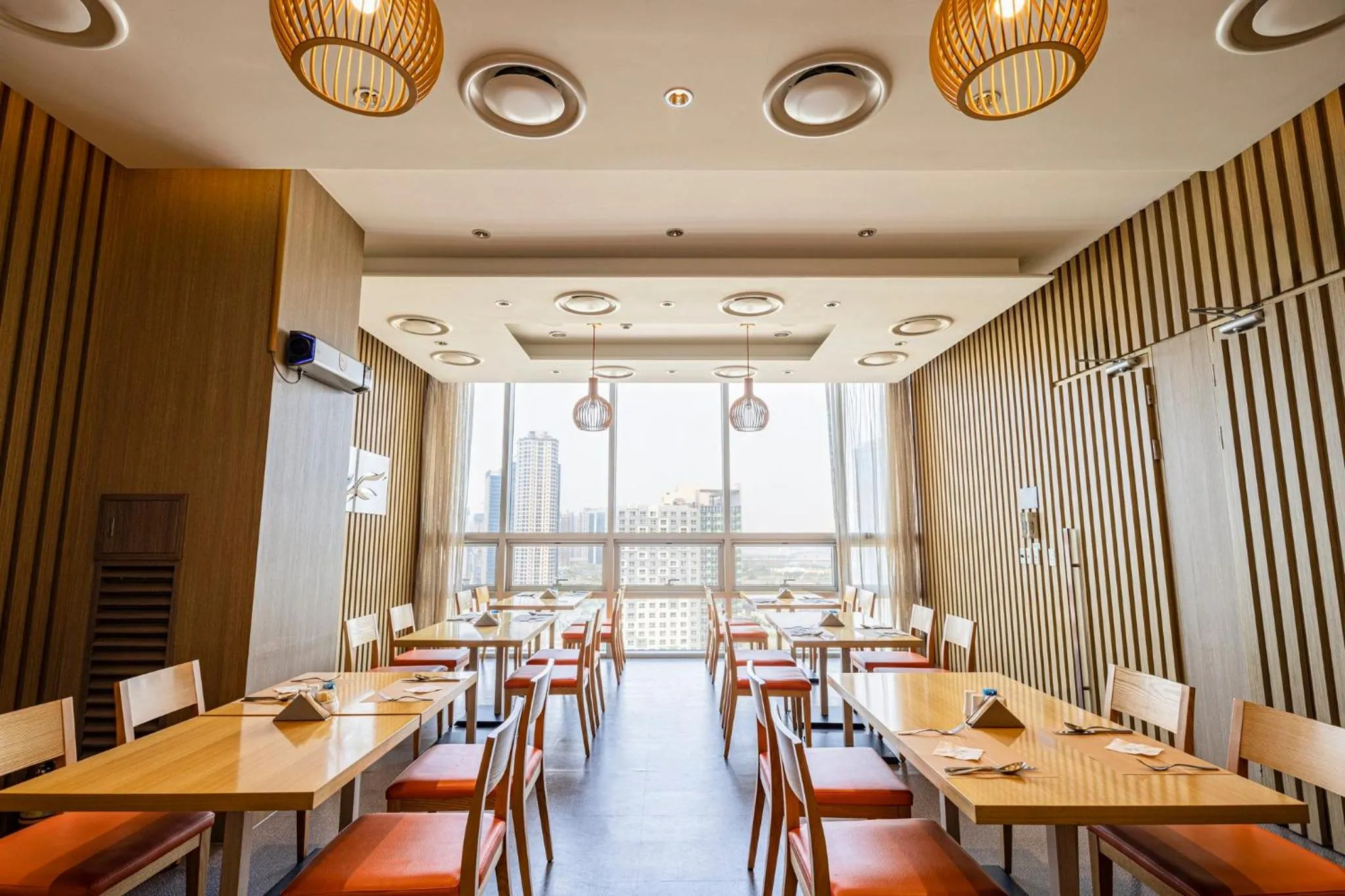 Restaurant/places to eat in Holiday Inn Incheon Songdo by IHG