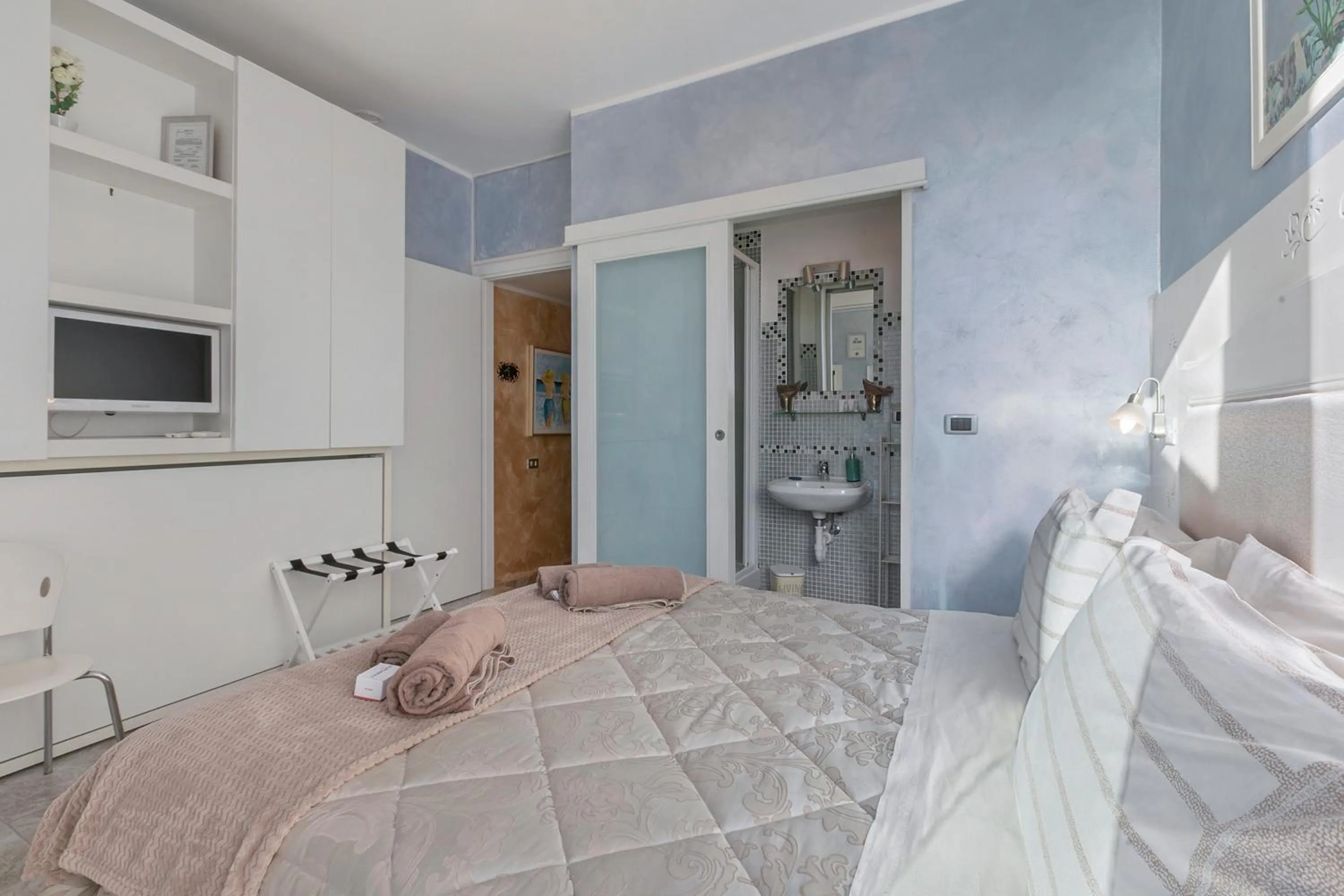 Bathroom, Bed in B&B Da Giueli Rooms On The Seafront