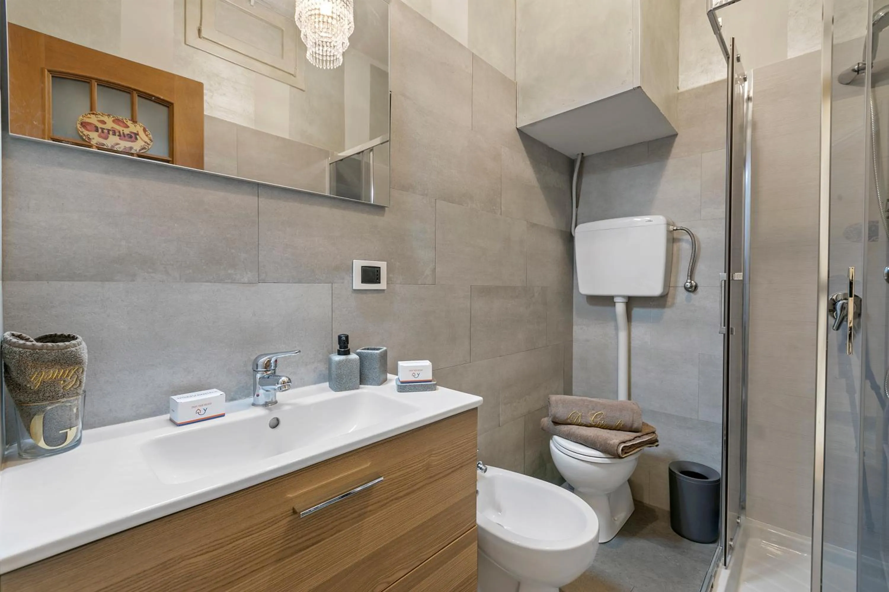 Shower in B&B Da Giueli Rooms On The Seafront