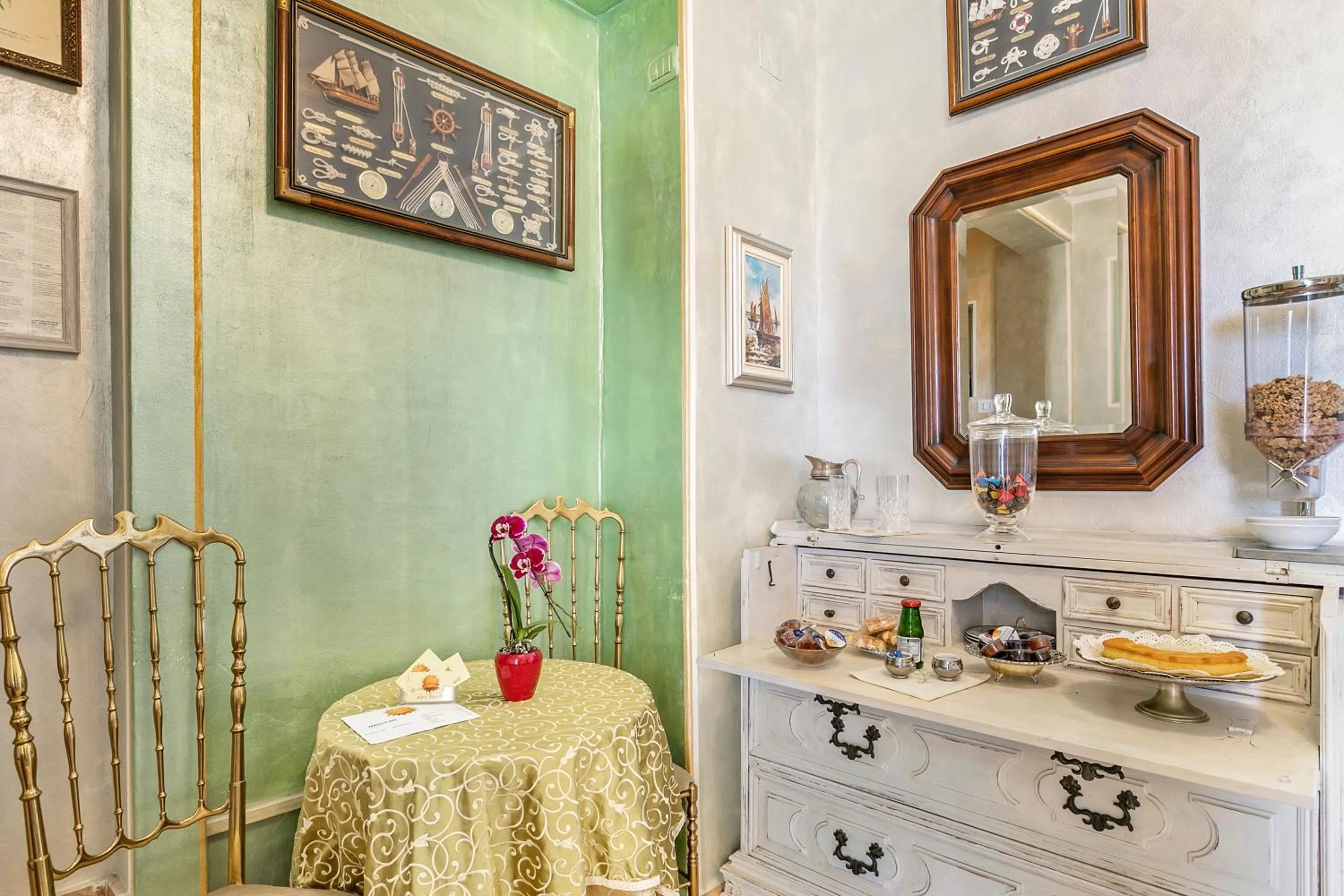 Dining area in B&B Da Giueli Rooms On The Seafront