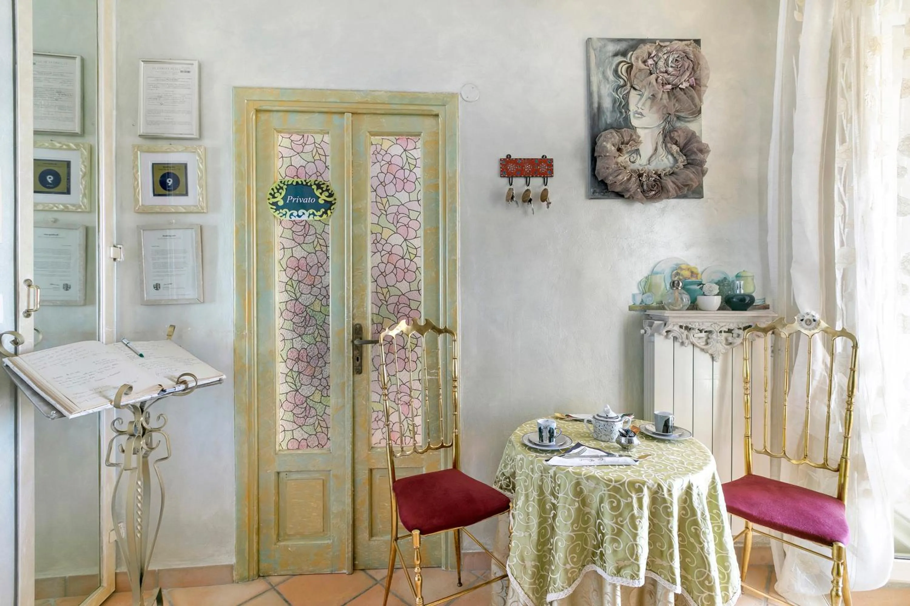 Dining area in B&B Da Giueli Rooms On The Seafront