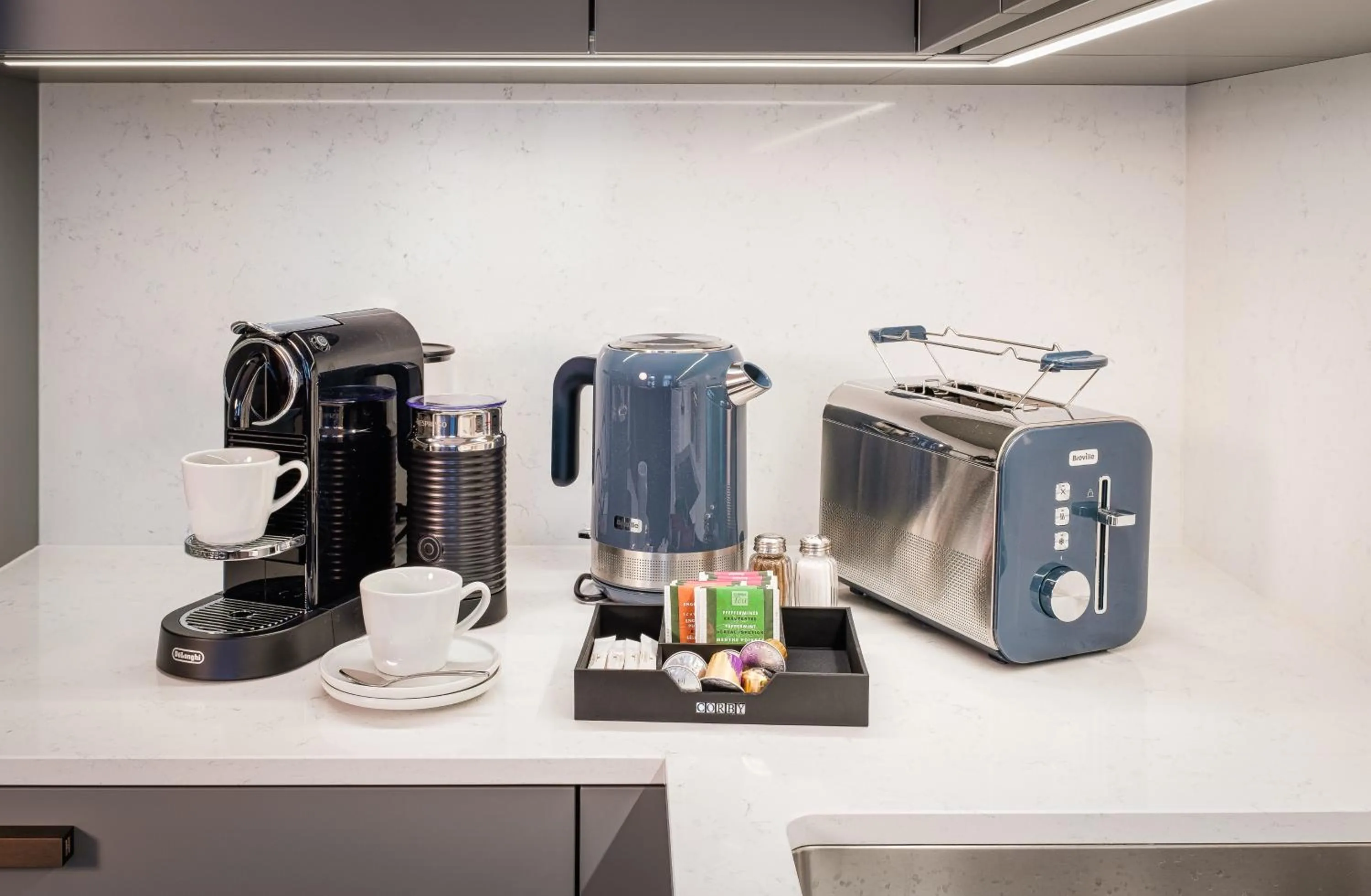 Coffee/tea facilities in River Dance Suites by Adrez