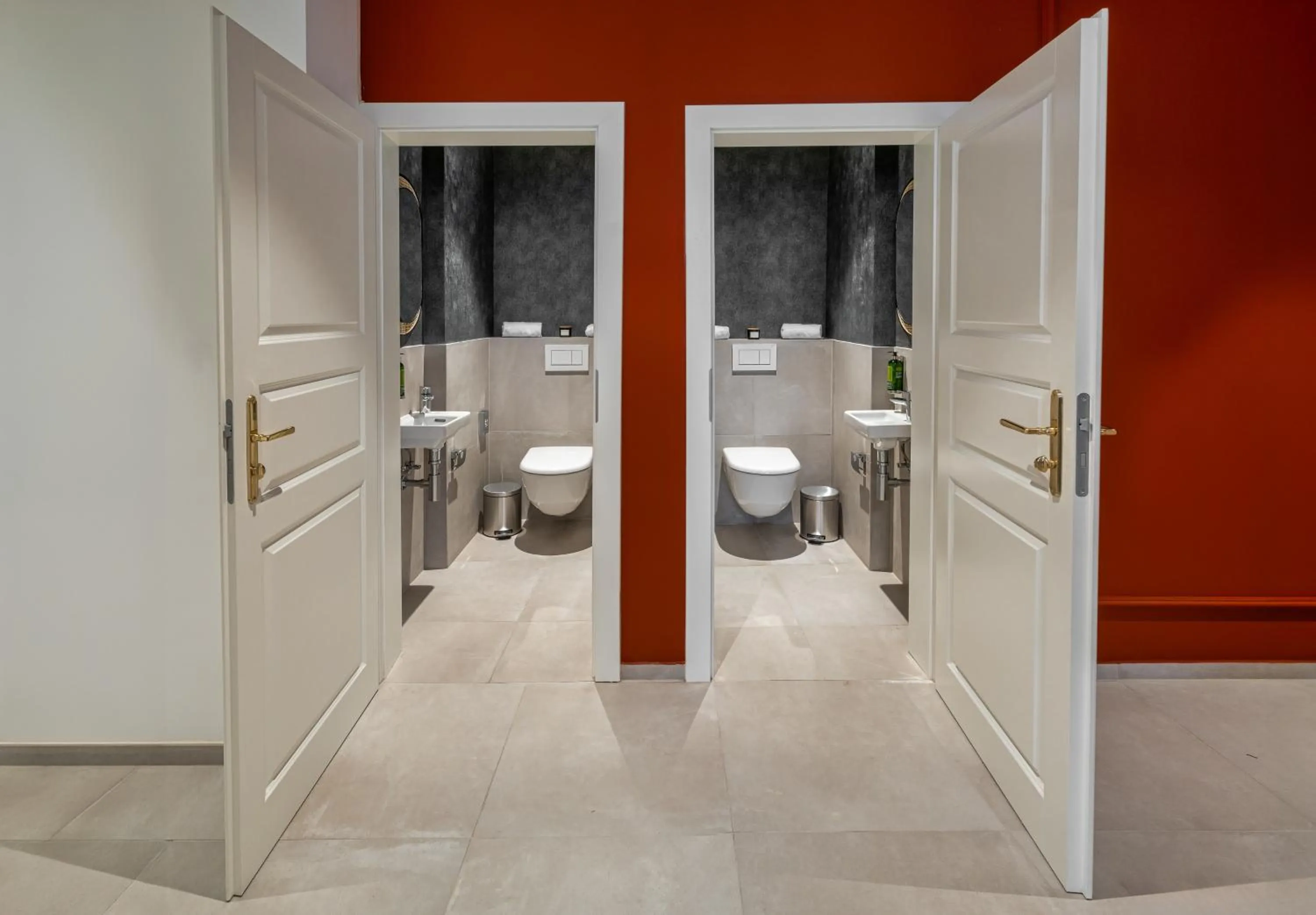 Toilet in River Dance Suites by Adrez