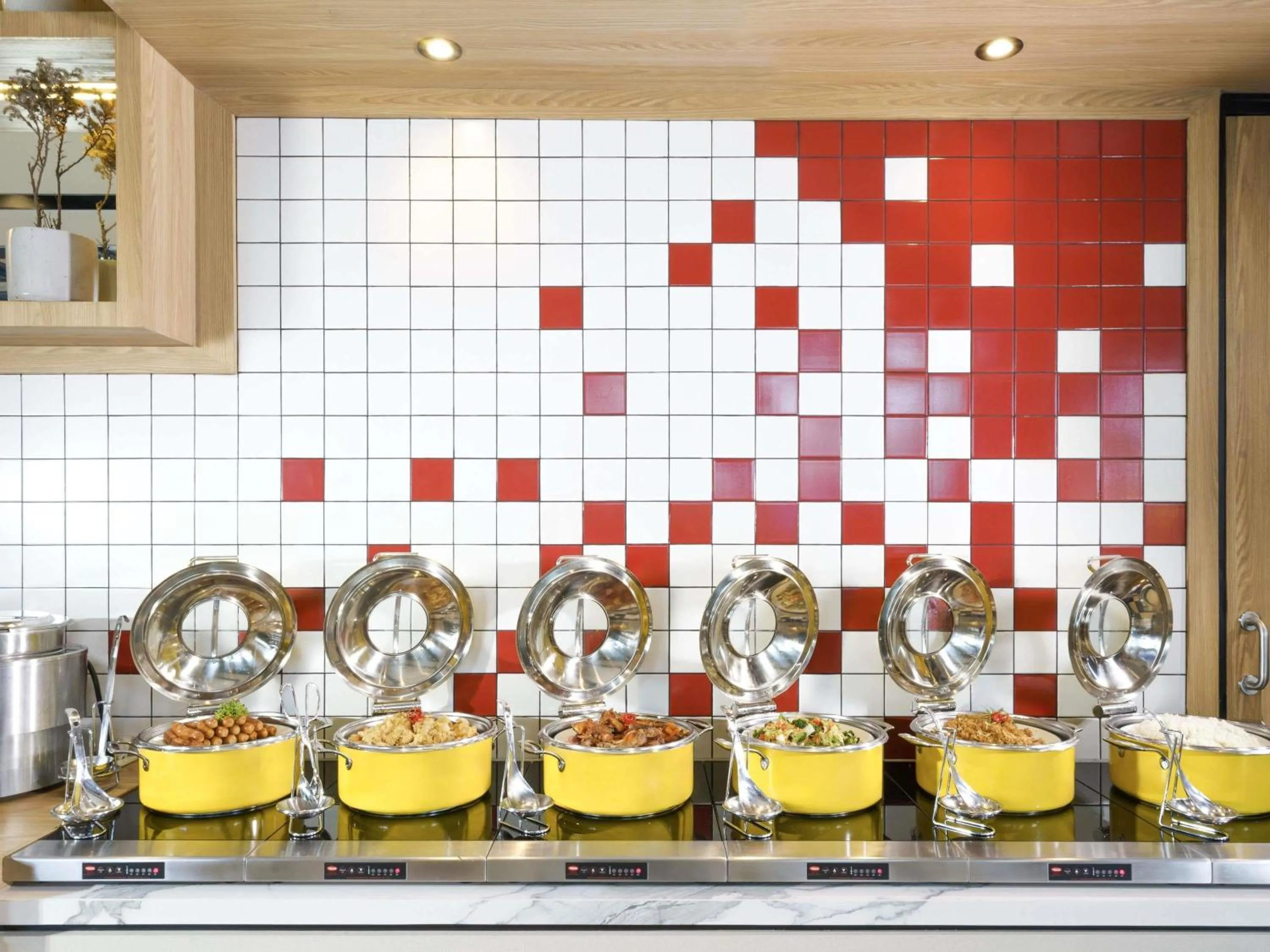 Restaurant/places to eat in ibis Jakarta Raden Saleh