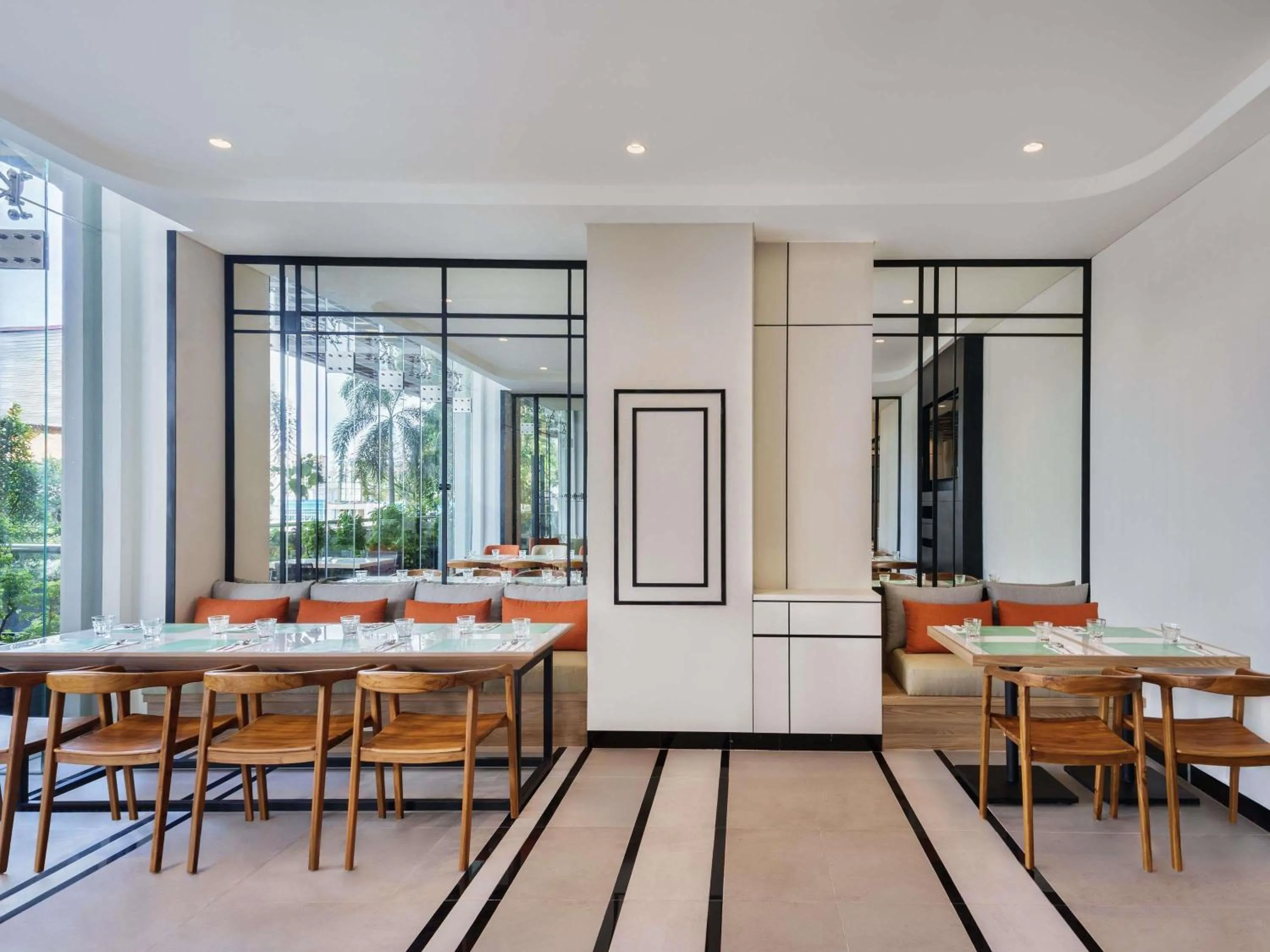 Restaurant/places to eat in ibis Jakarta Raden Saleh