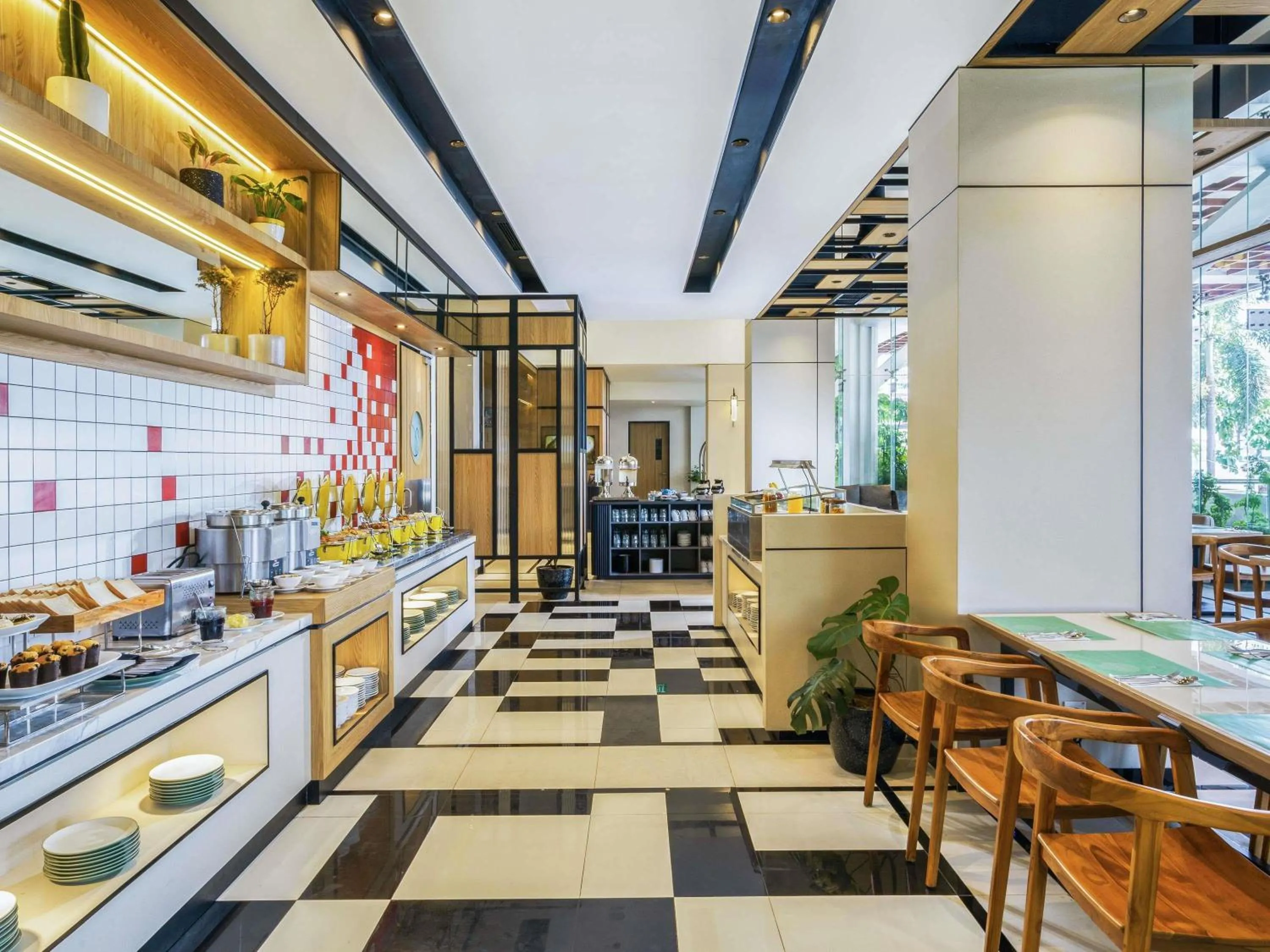 Restaurant/places to eat in ibis Jakarta Raden Saleh