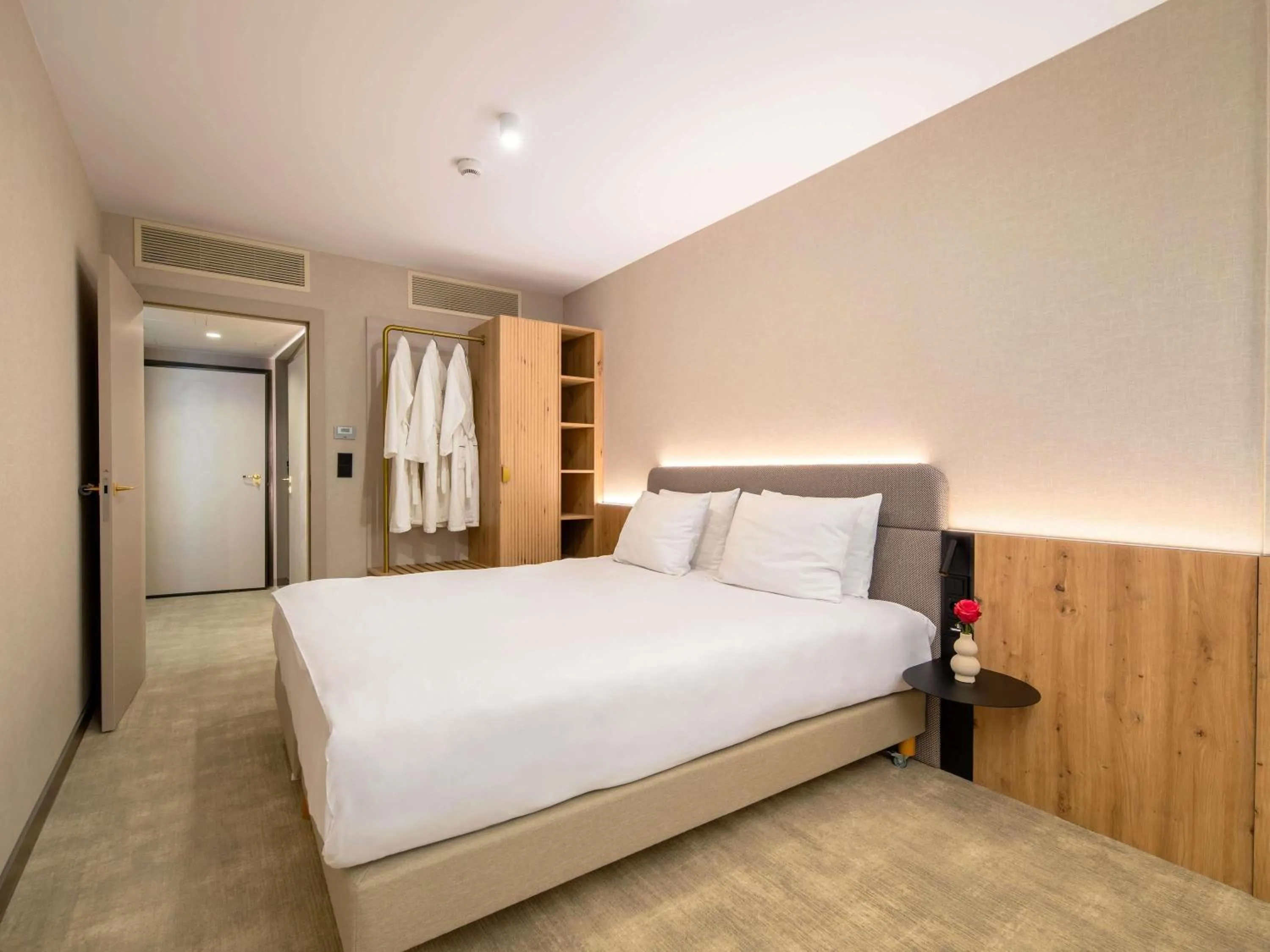 Photo of the whole room, Bed in Mövenpick Resort & Spa Karpacz