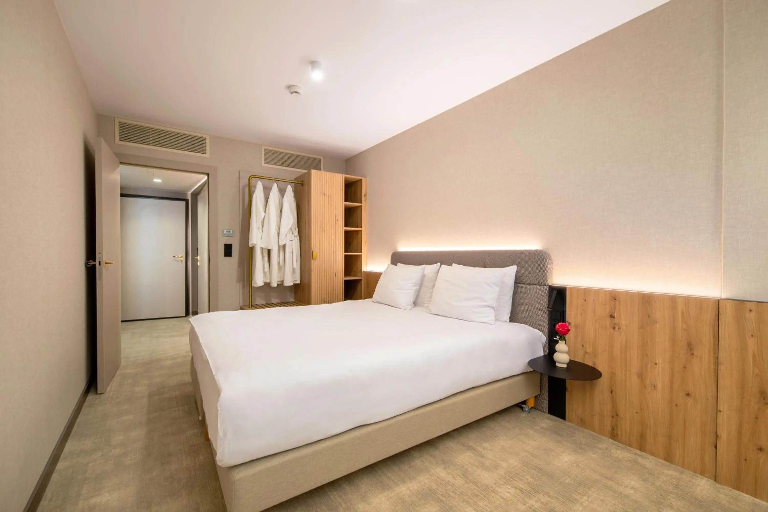 Photo of the whole room, Bed in Mövenpick Resort & Spa Karpacz