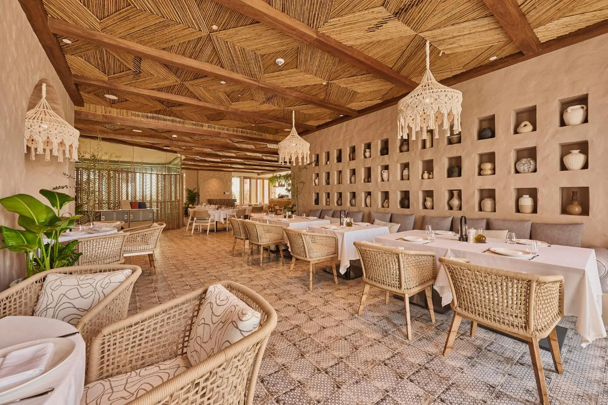 Restaurant/places to eat in Novotel Riyadh Sahafa