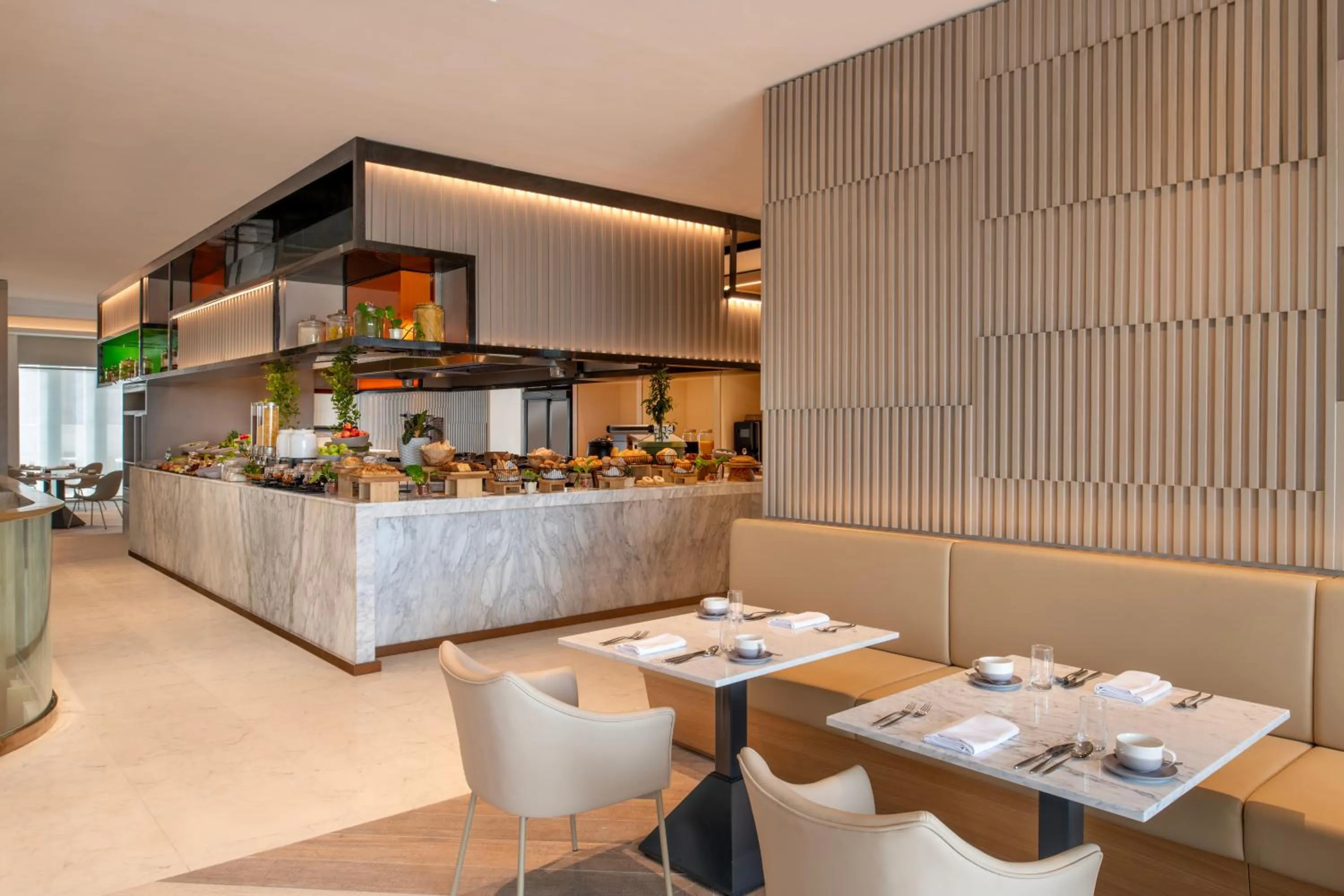 Restaurant/places to eat in Novotel Riyadh Sahafa