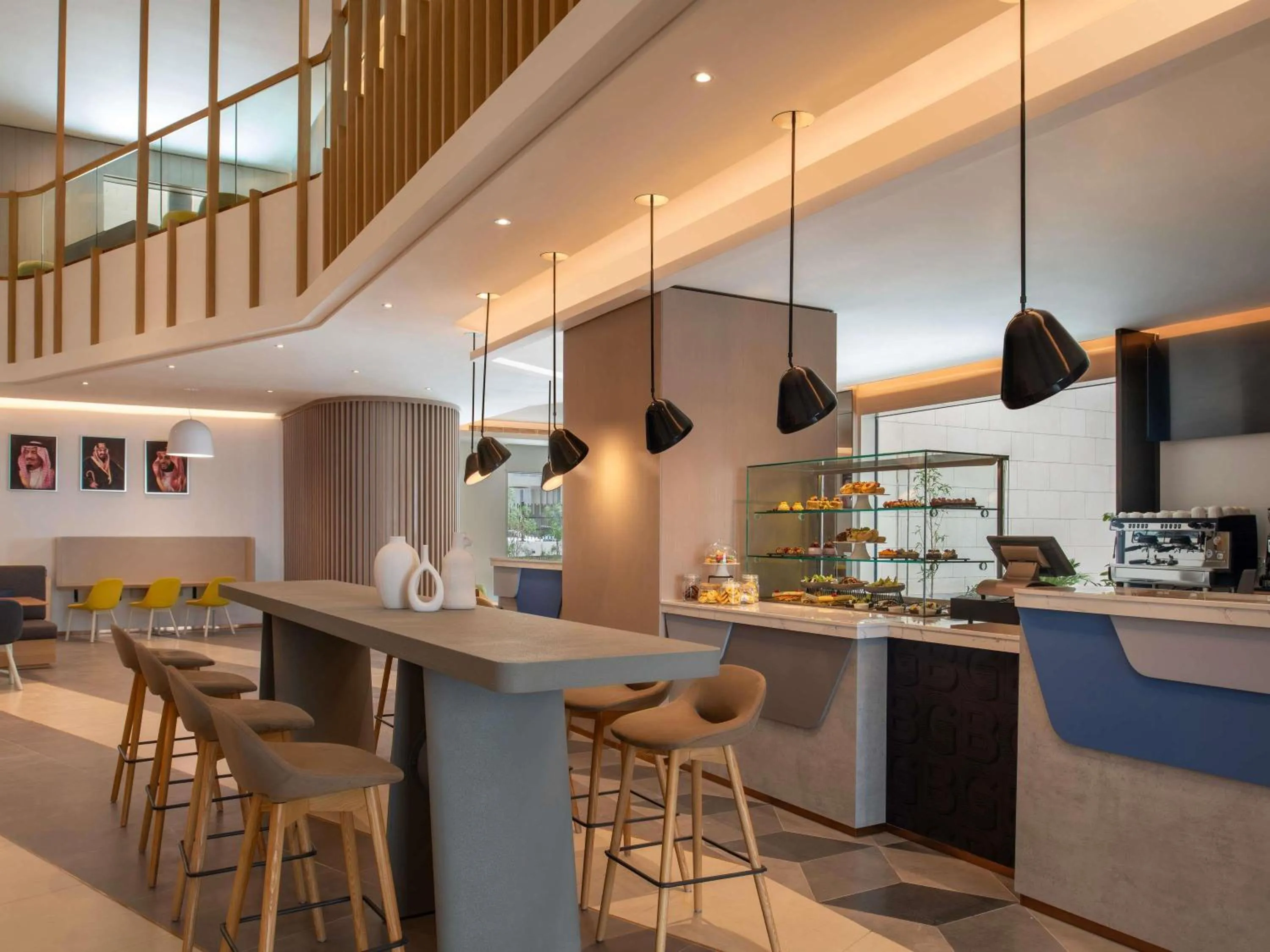 Restaurant/places to eat in Novotel Riyadh Sahafa