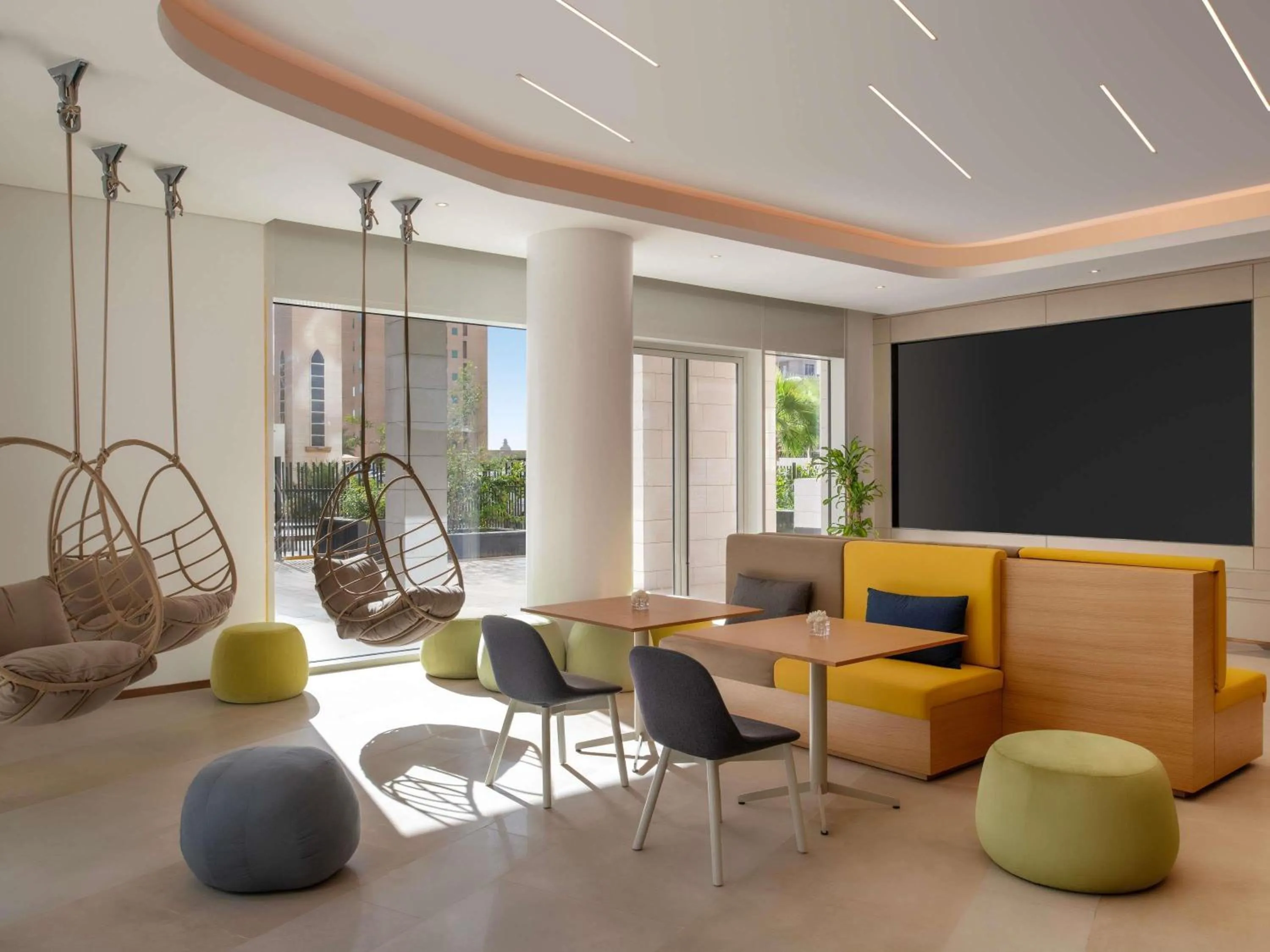 Restaurant/places to eat in Novotel Riyadh Sahafa