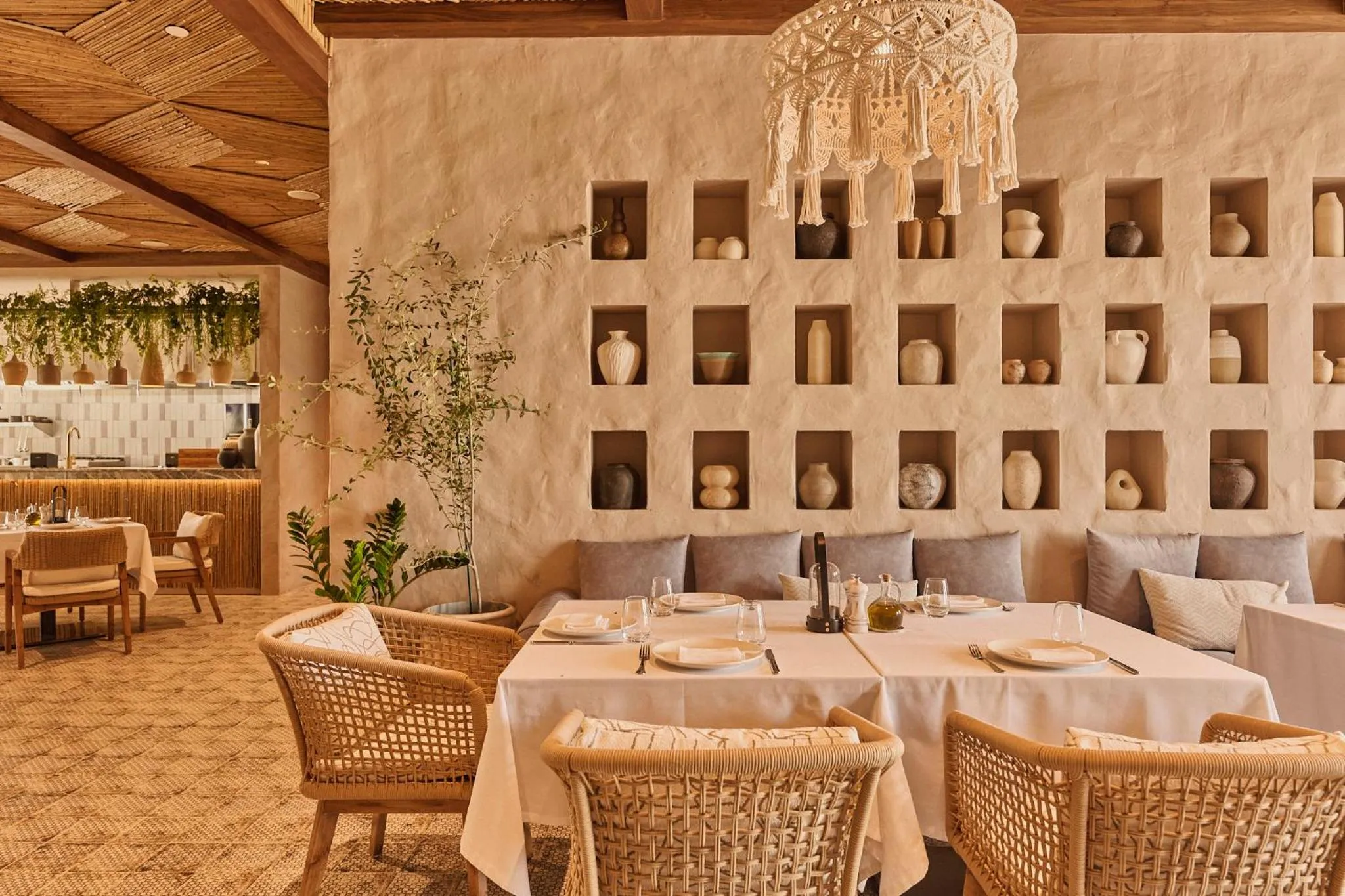 Restaurant/places to eat in Novotel Riyadh Sahafa