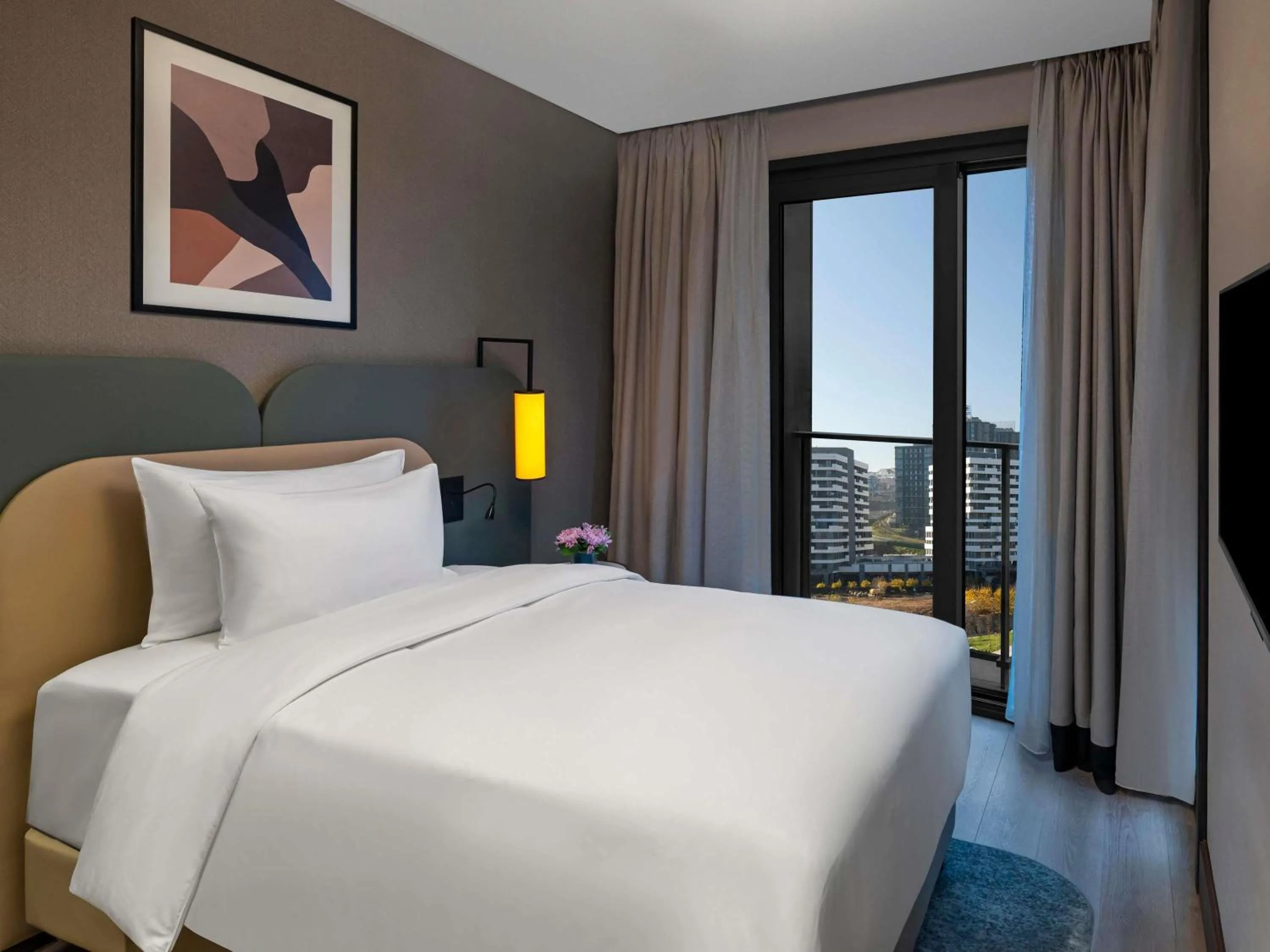 Bedroom, Bed in Mövenpick Living Istanbul Saklivadi