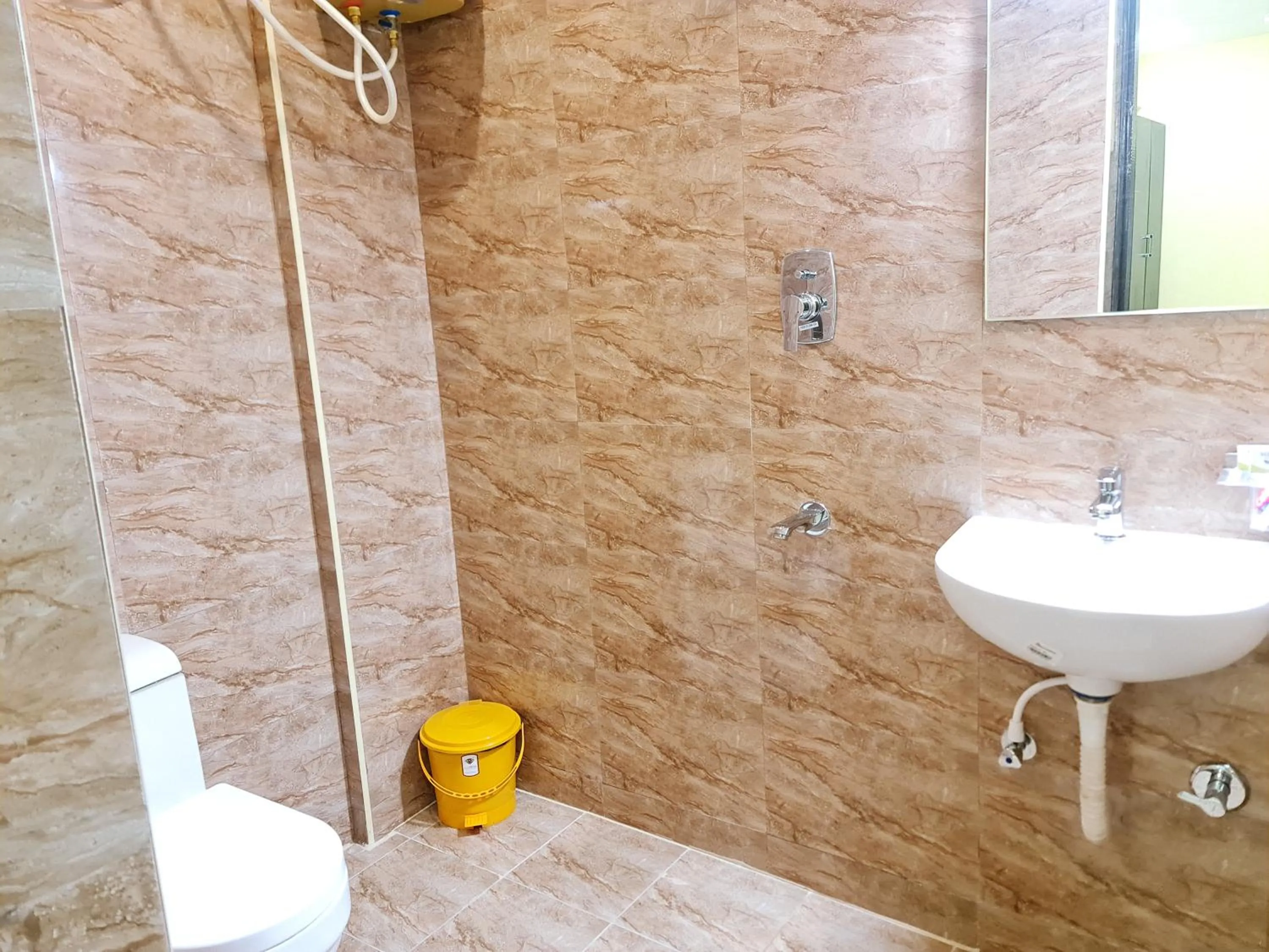 Budget Double Room - single occupancy in AL NOOR RESIDENCY