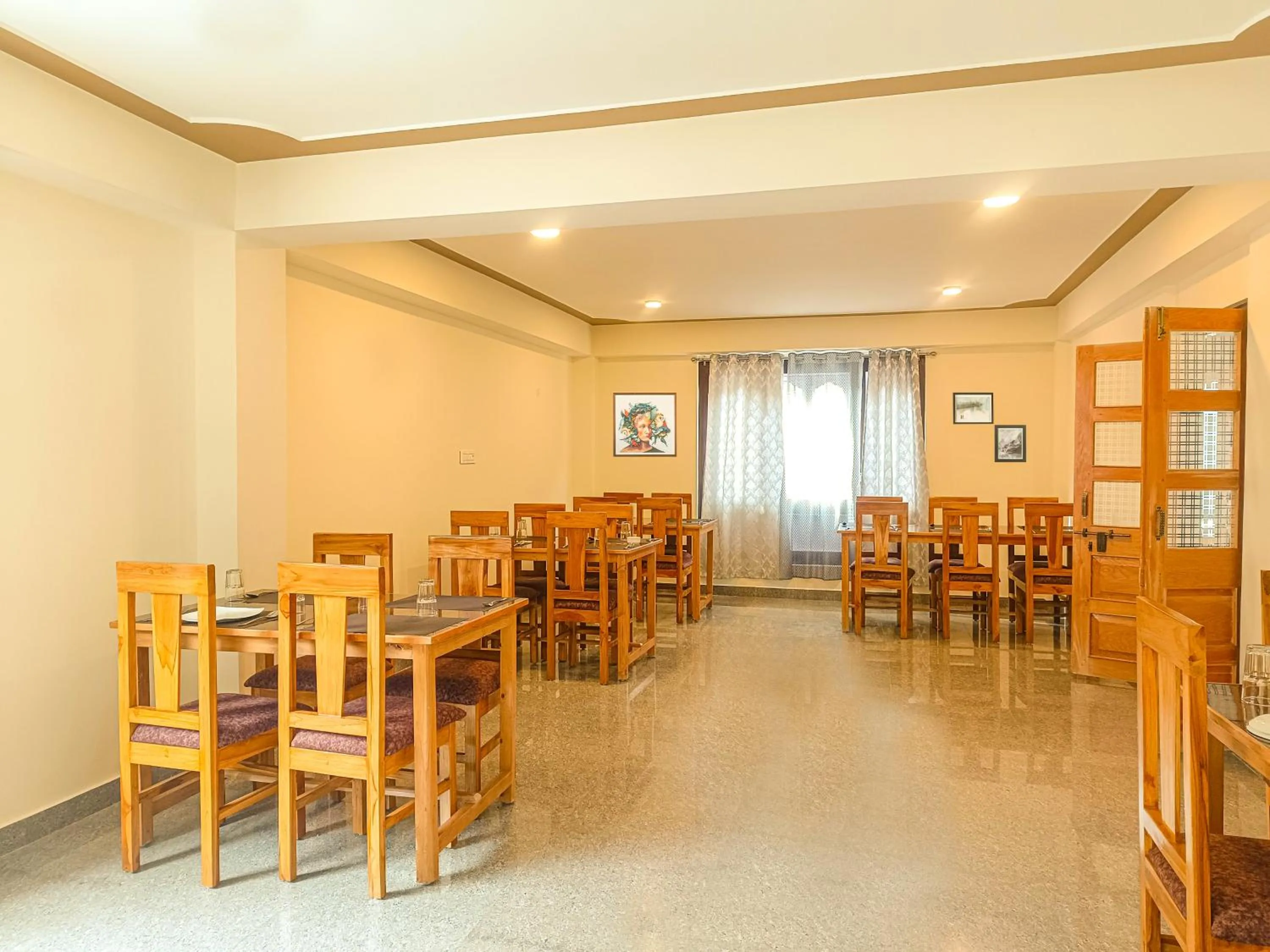 Restaurant/places to eat in Sumitel Sonam Lachung